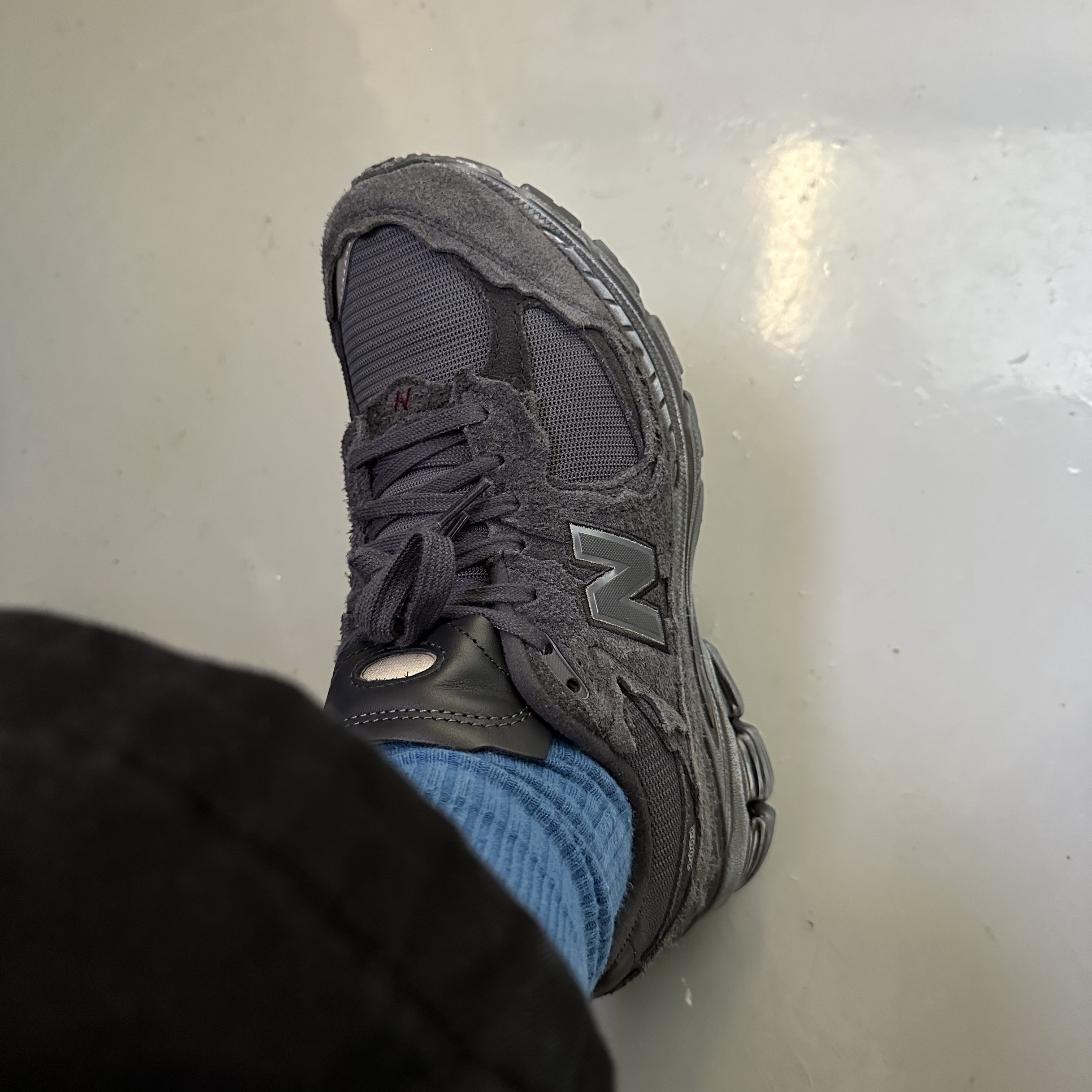 New Balance 2002R Protection Pack Phantom 착용 스타일