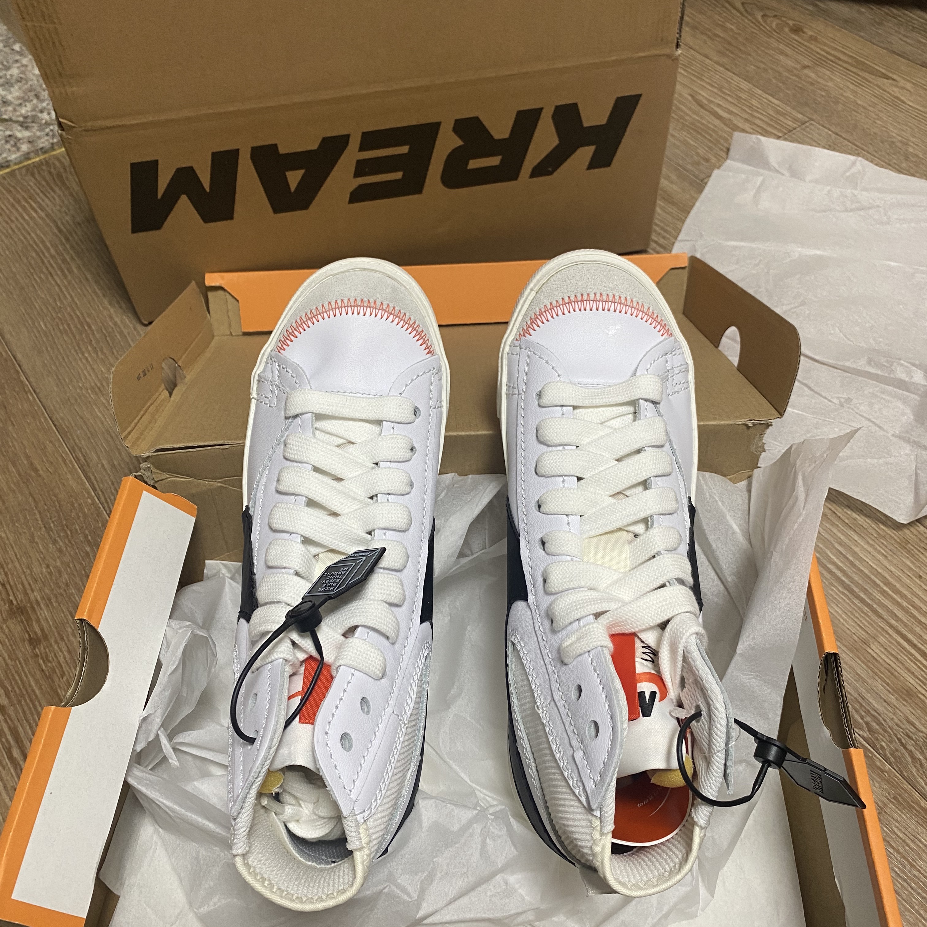 Nike Blazer Mid '77 Jumbo White and Black 착용 스타일 - 1