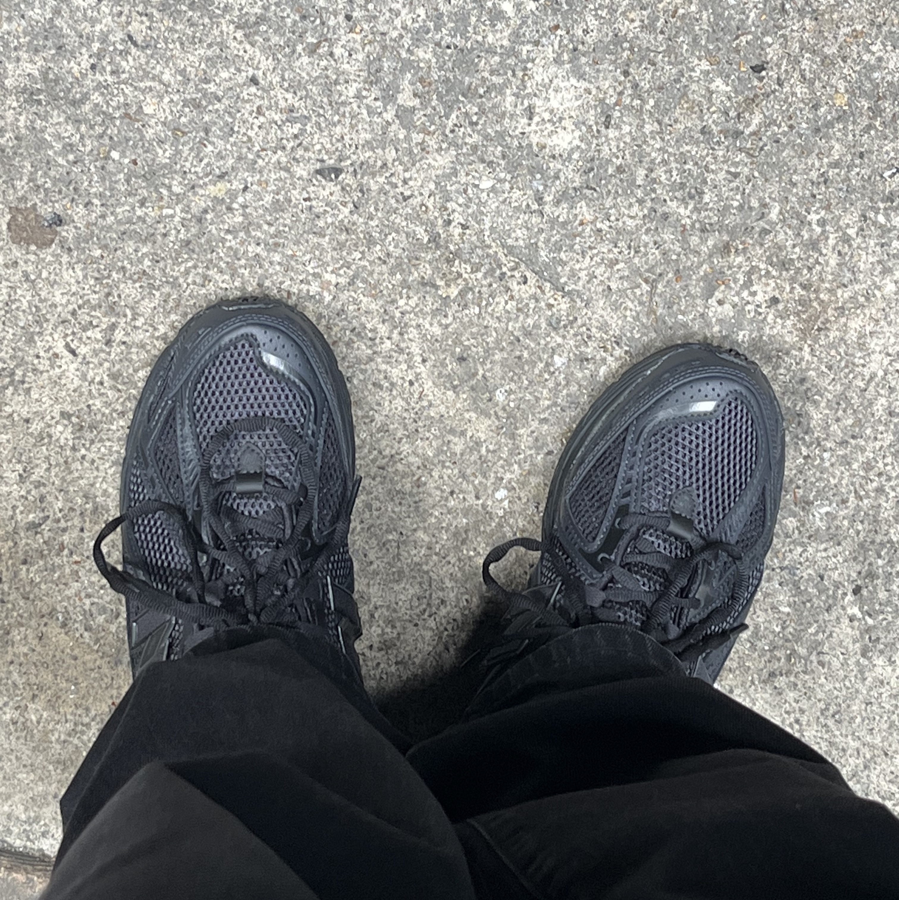 New Balance x Comme des Garcons Homme 1906R Black 착용 스타일
