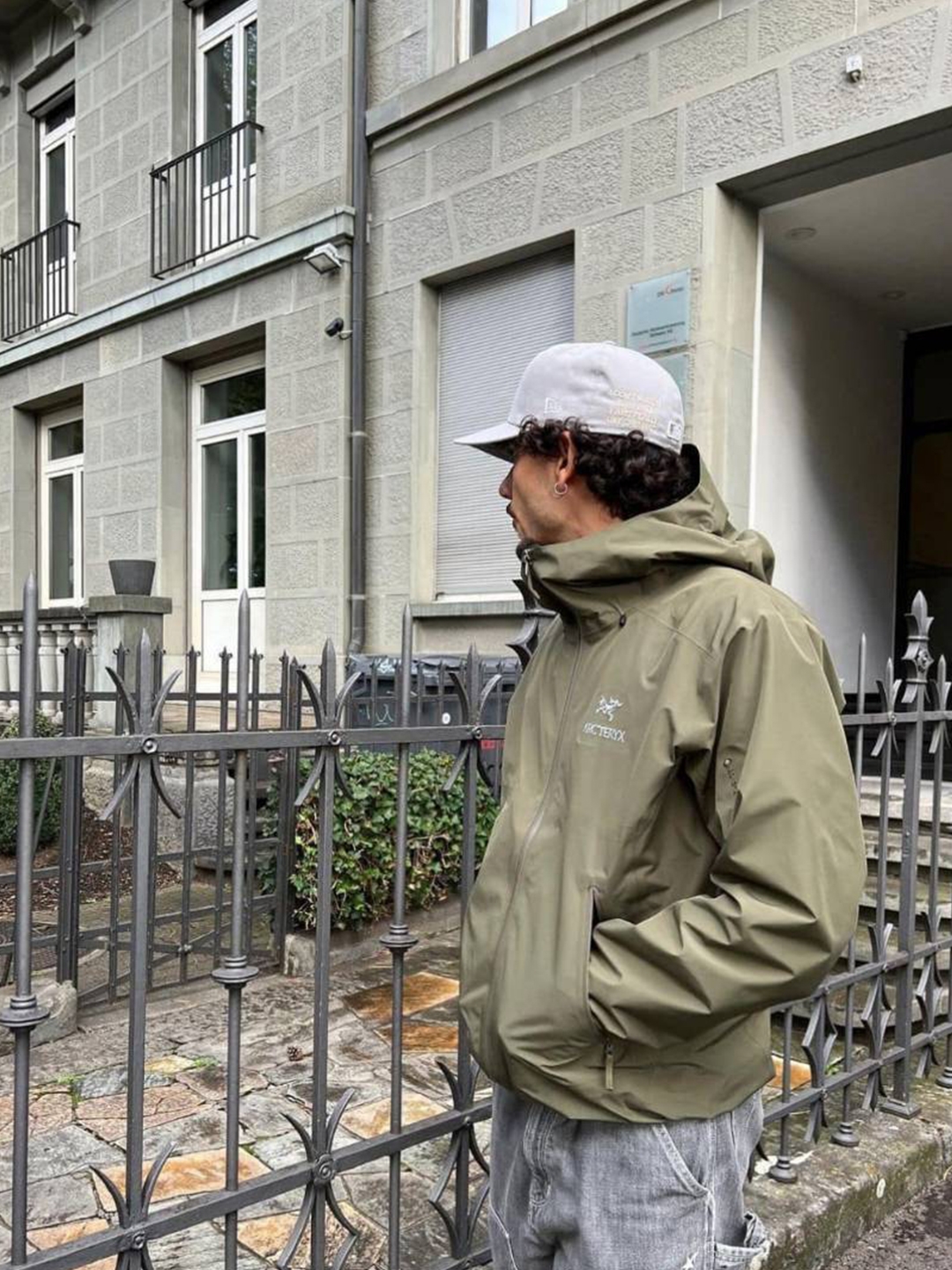 Arc'teryx Atom SL Anorak Black, Arc'teryx Beta LT Jacket Tatsu 착용 스타일 - 6