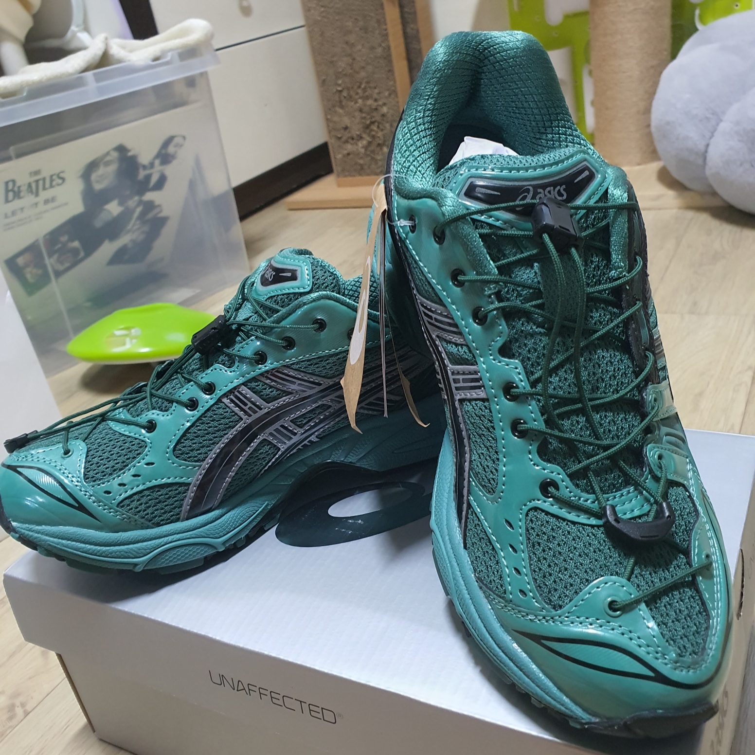 Asics x Unaffected Gel-Kayano 14 Uranus Green 착용 스타일 - 1