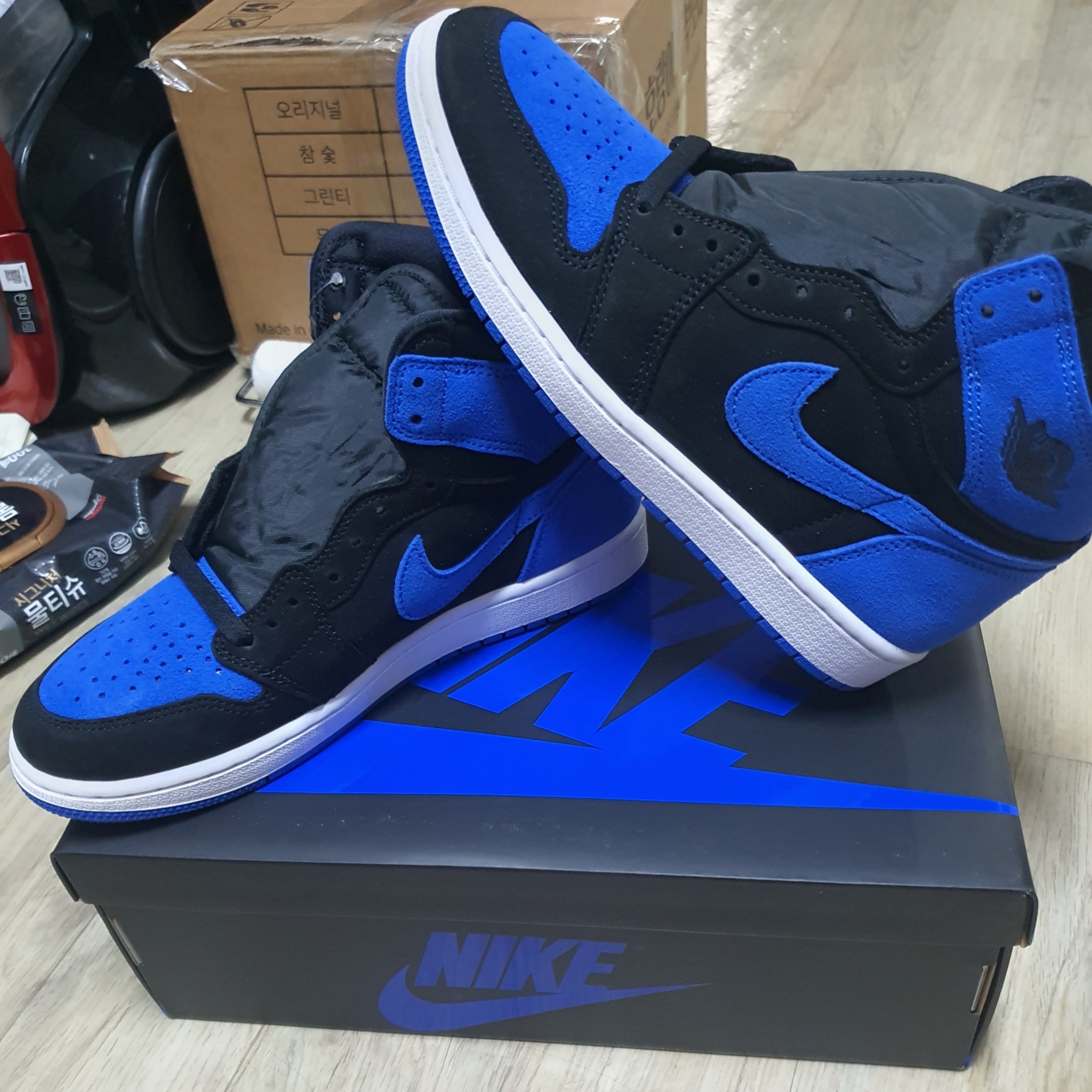 Jordan 1 Retro High OG Royal Reimagined 착용 스타일 - 1