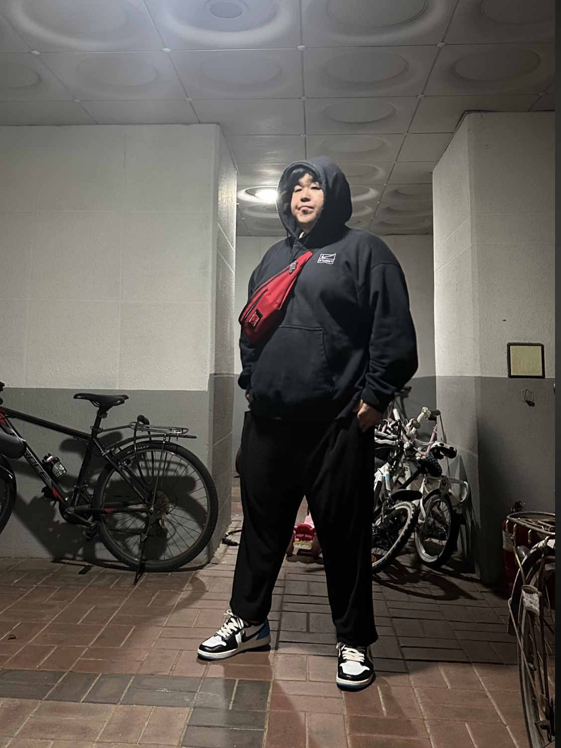 Nike x Stussy NRG RA Washed Pullover Hoodie Black (DN4028-010), (W) Jordan 1 Retro Low OG Black and Dark Powder Blue 착용 스타일