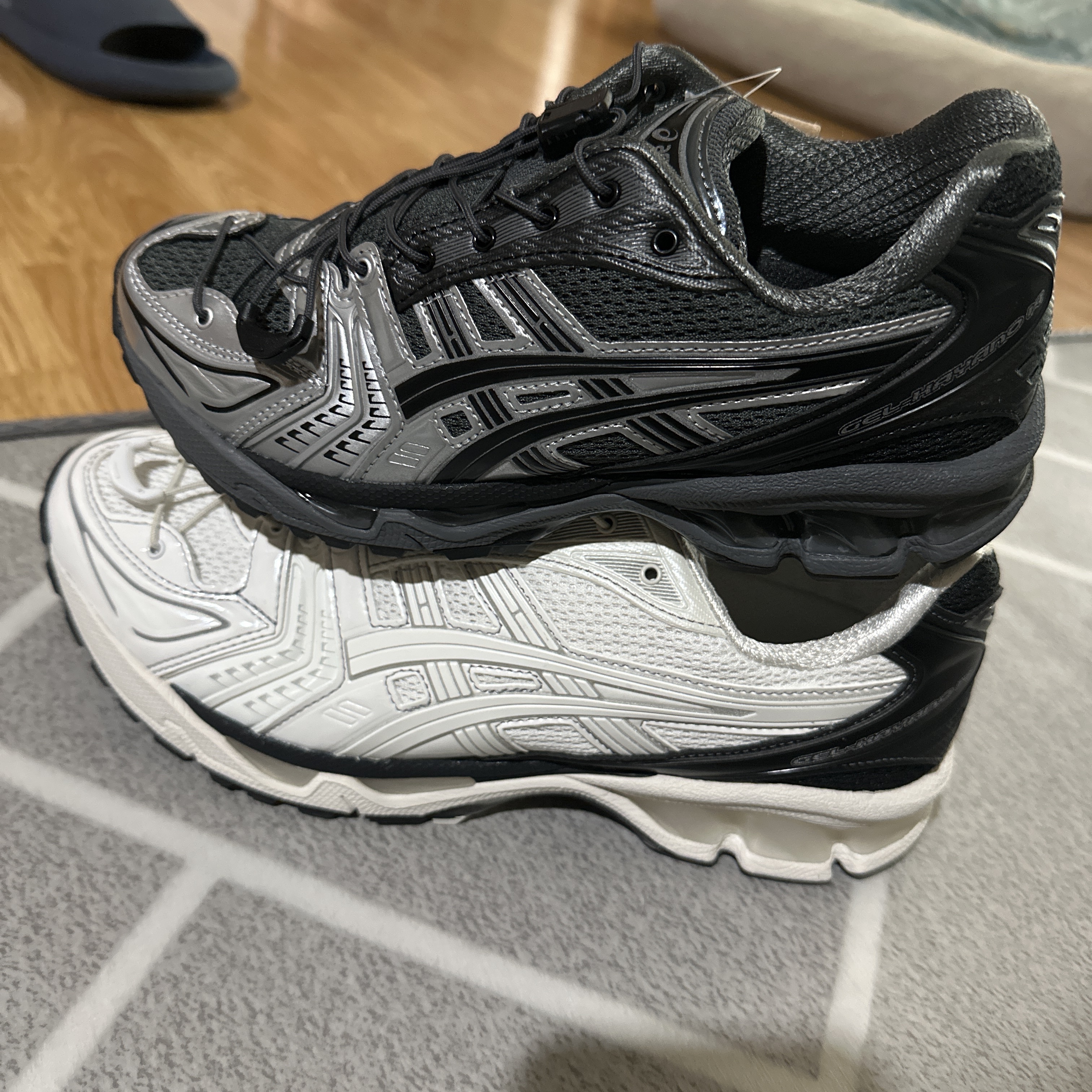 Asics x Unaffected Gel-Kayano 14 Galaxy White, Asics x Unaffected Gel-Kayano 14 Silver Moon 착용 스타일