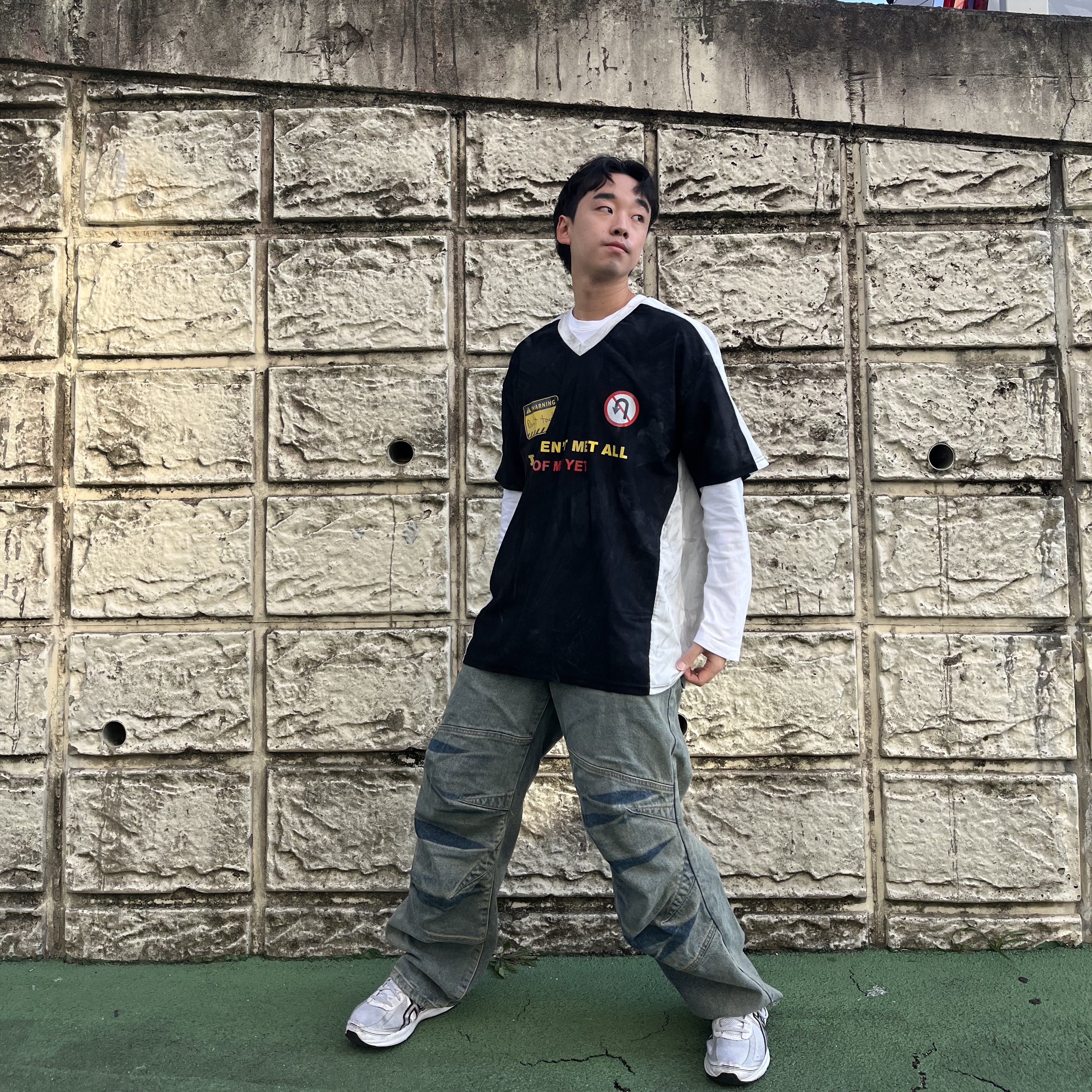 Nos Couleurs Washed Film Jersey T-Shirt Black 착용 스타일