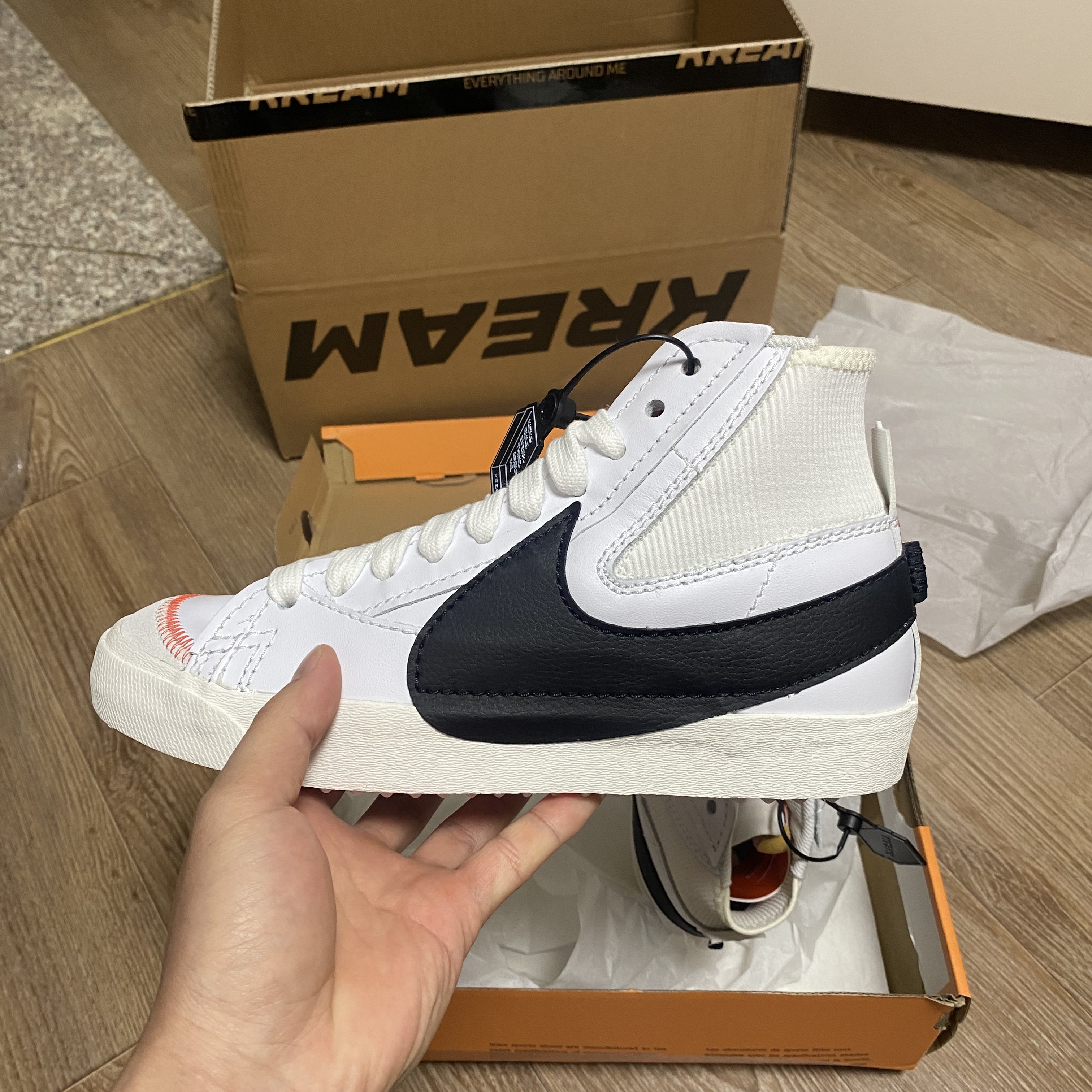 Nike Blazer Mid '77 Jumbo White and Black 착용 스타일 - 2