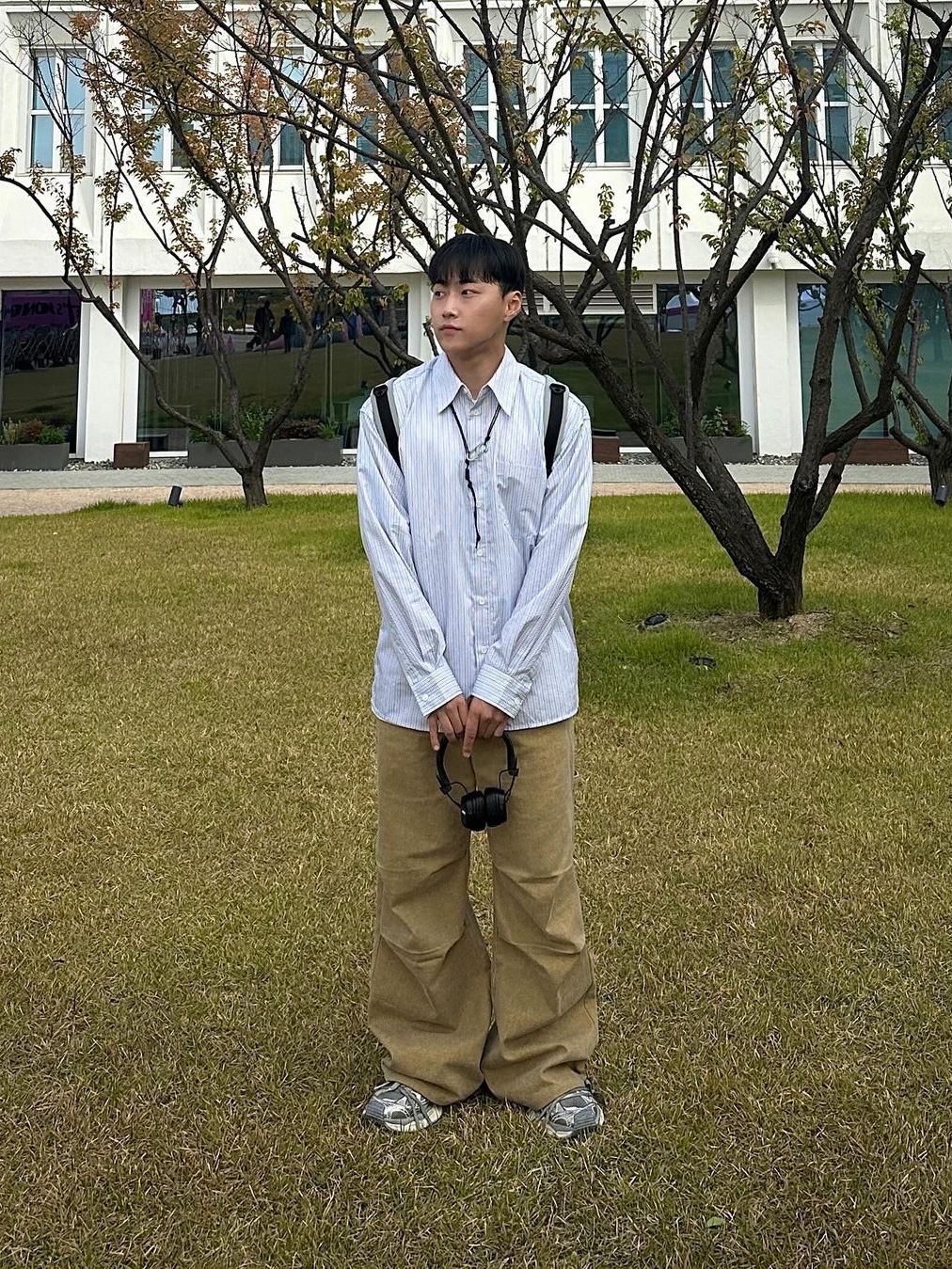 Balenciaga 3XL Sneakers Light Beige, Waviness Origami Stripe Shirts Ocean Blue 착용 스타일
