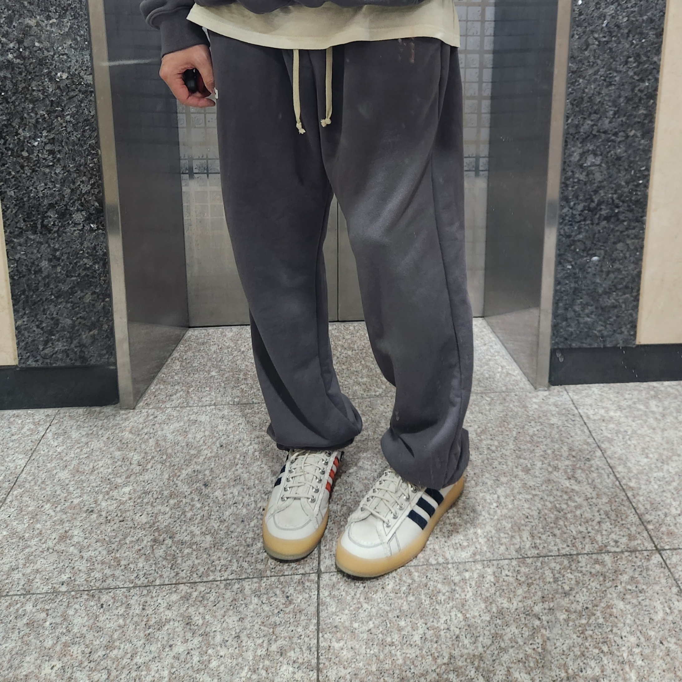 Adidas x Song for the Mute Campus 80s Bliss Core Black 착용 스타일 - 5