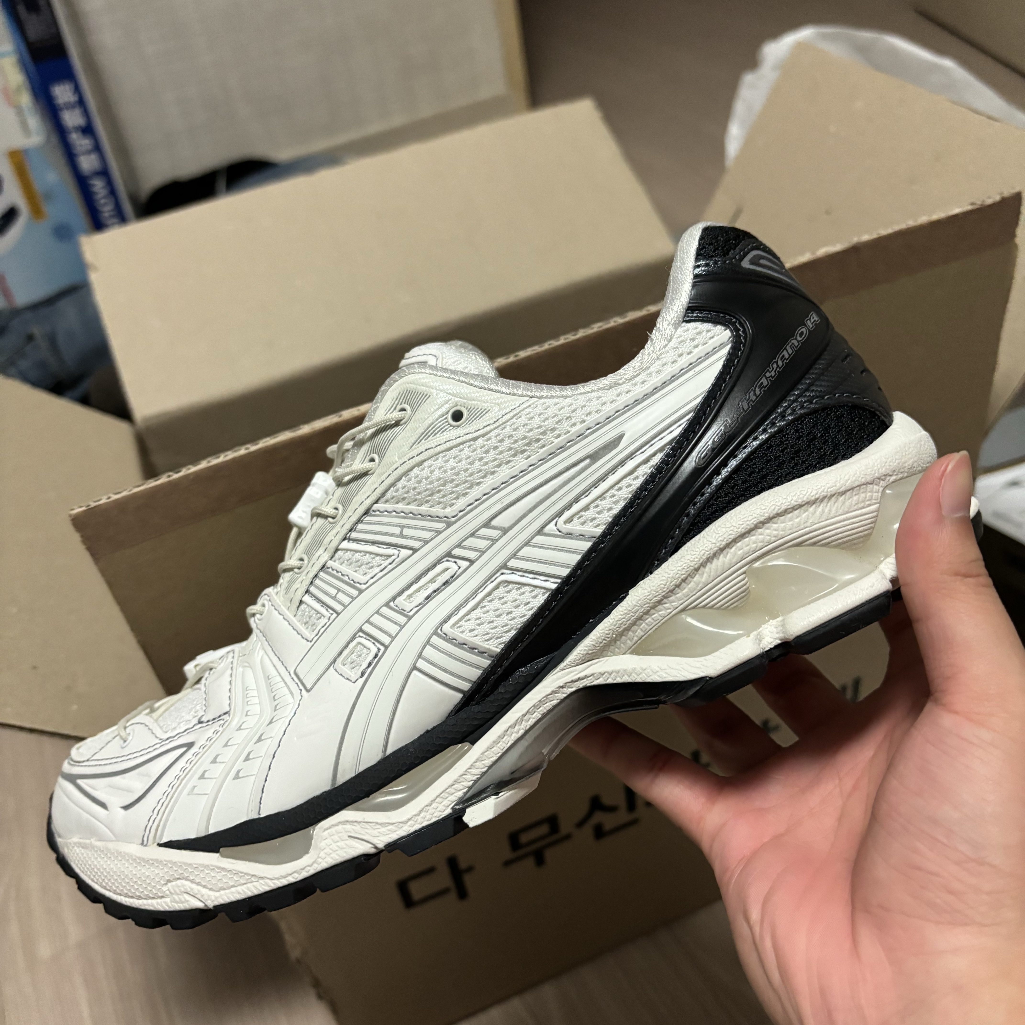 Asics x Unaffected Gel-Kayano 14 Galaxy White 착용 스타일