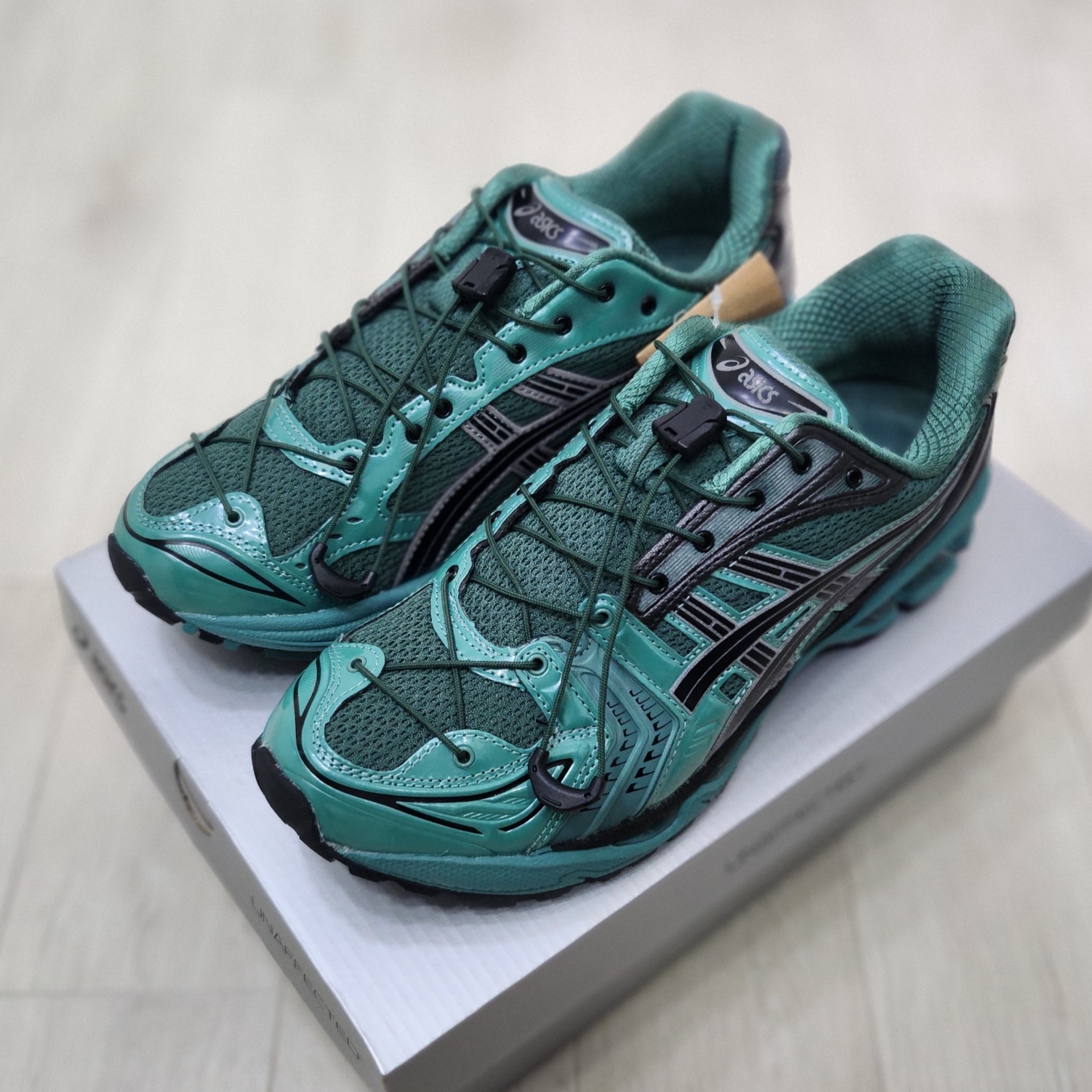 Asics x Unaffected Gel-Kayano 14 Uranus Green 착용 스타일 - 2
