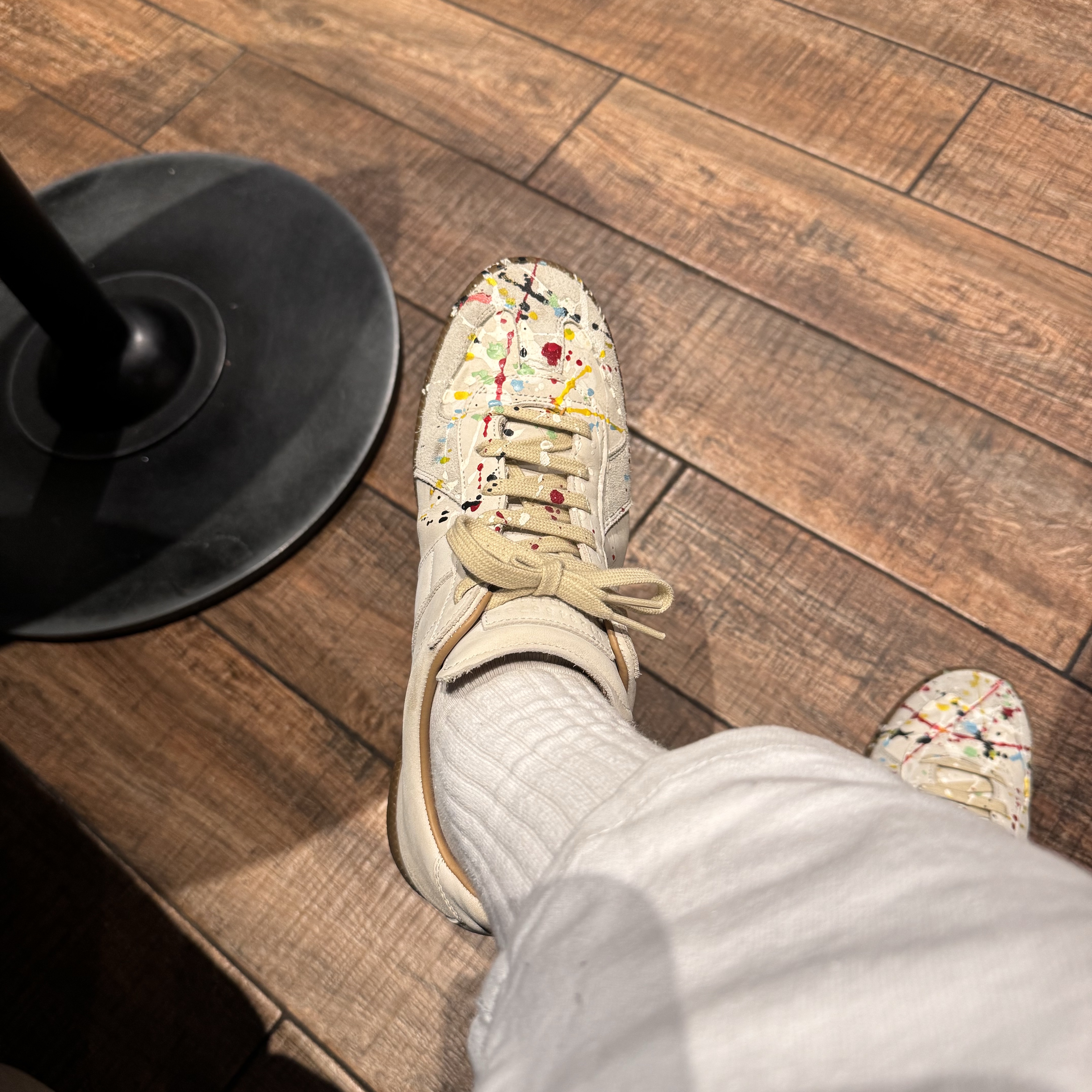 Maison Margiela Replica Paint Drop Sneakers 착용 스타일 - 1