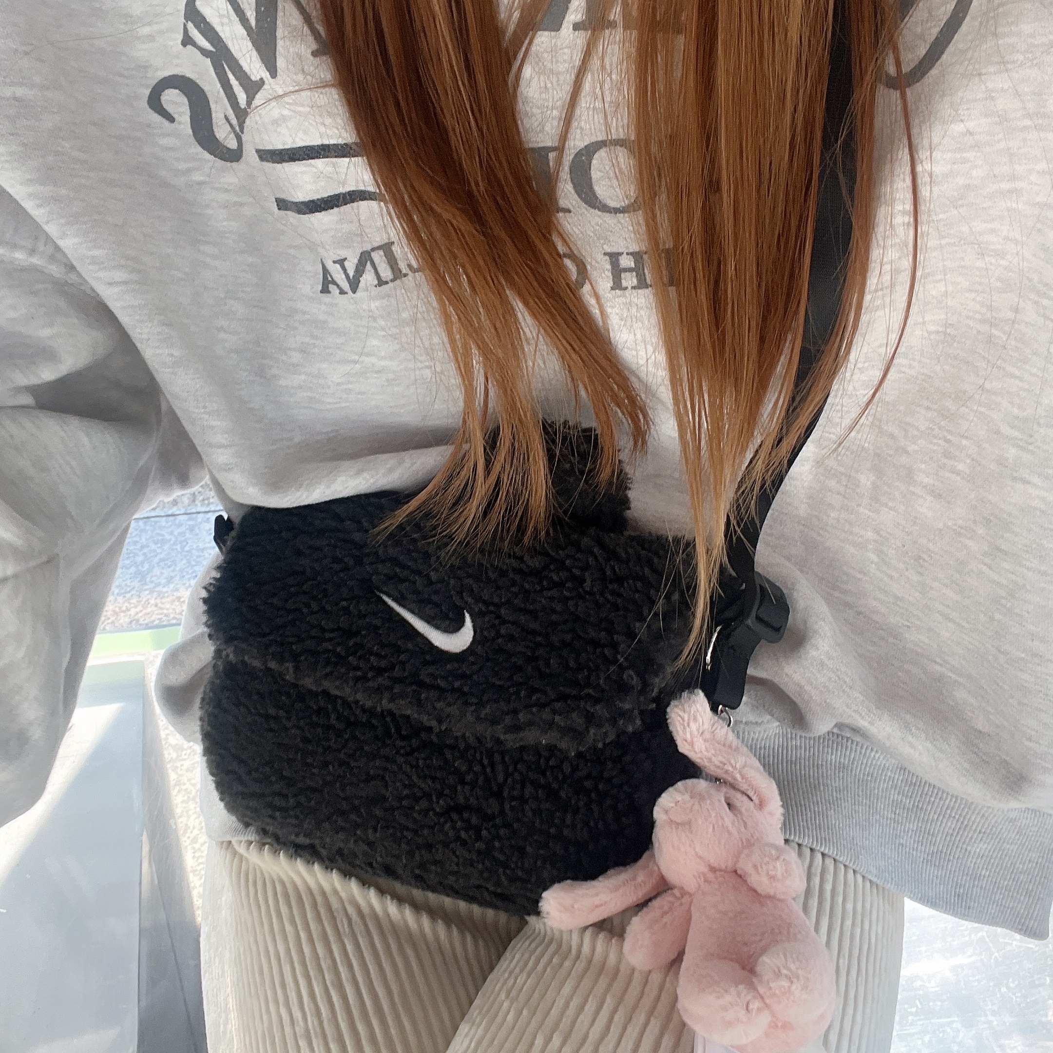 Jellycat Bashful Bunny Bag Charm Blush 착용 스타일