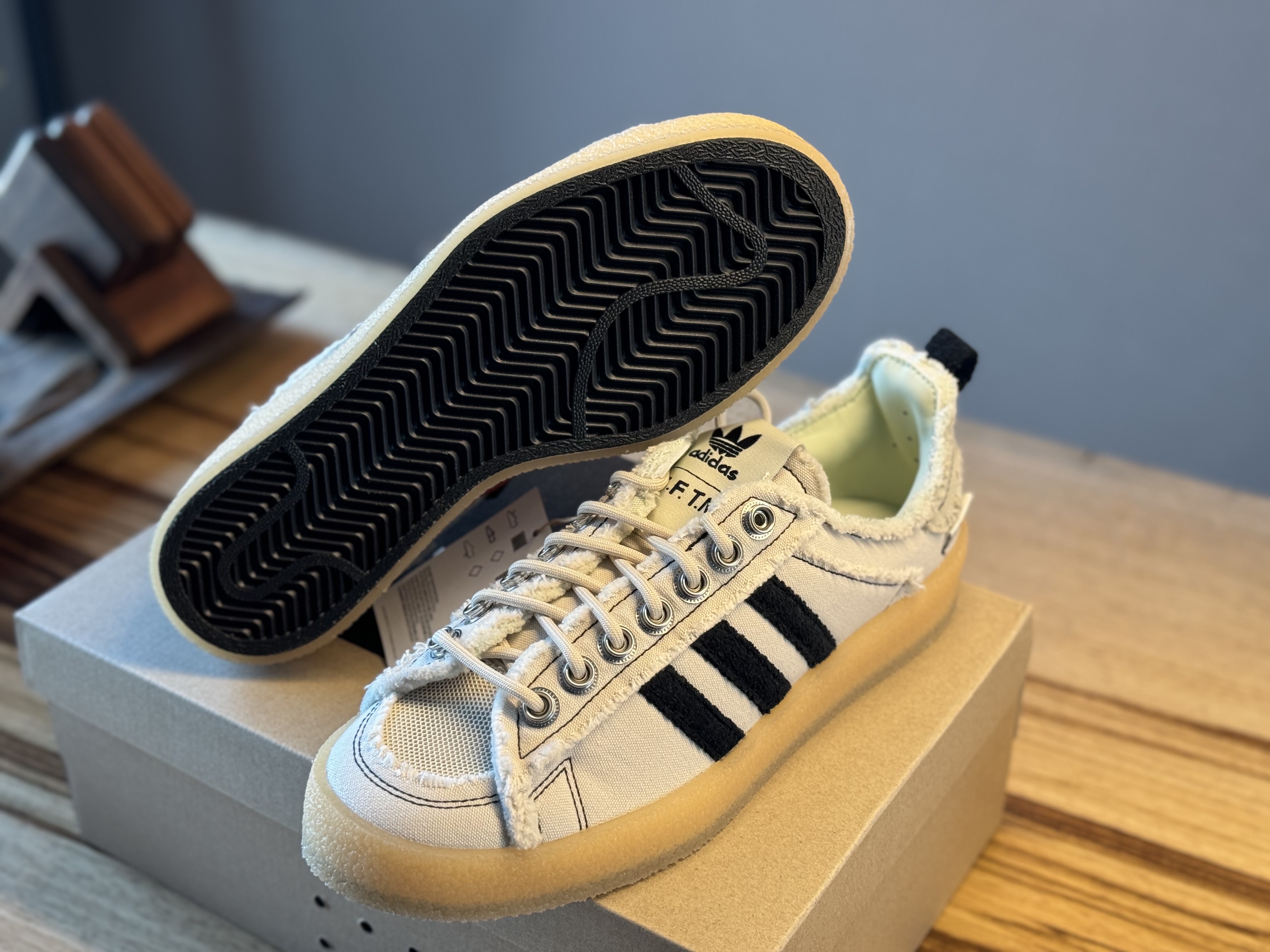 Adidas x Song for the Mute Campus 80s Bliss Core Black 착용 스타일 - 3