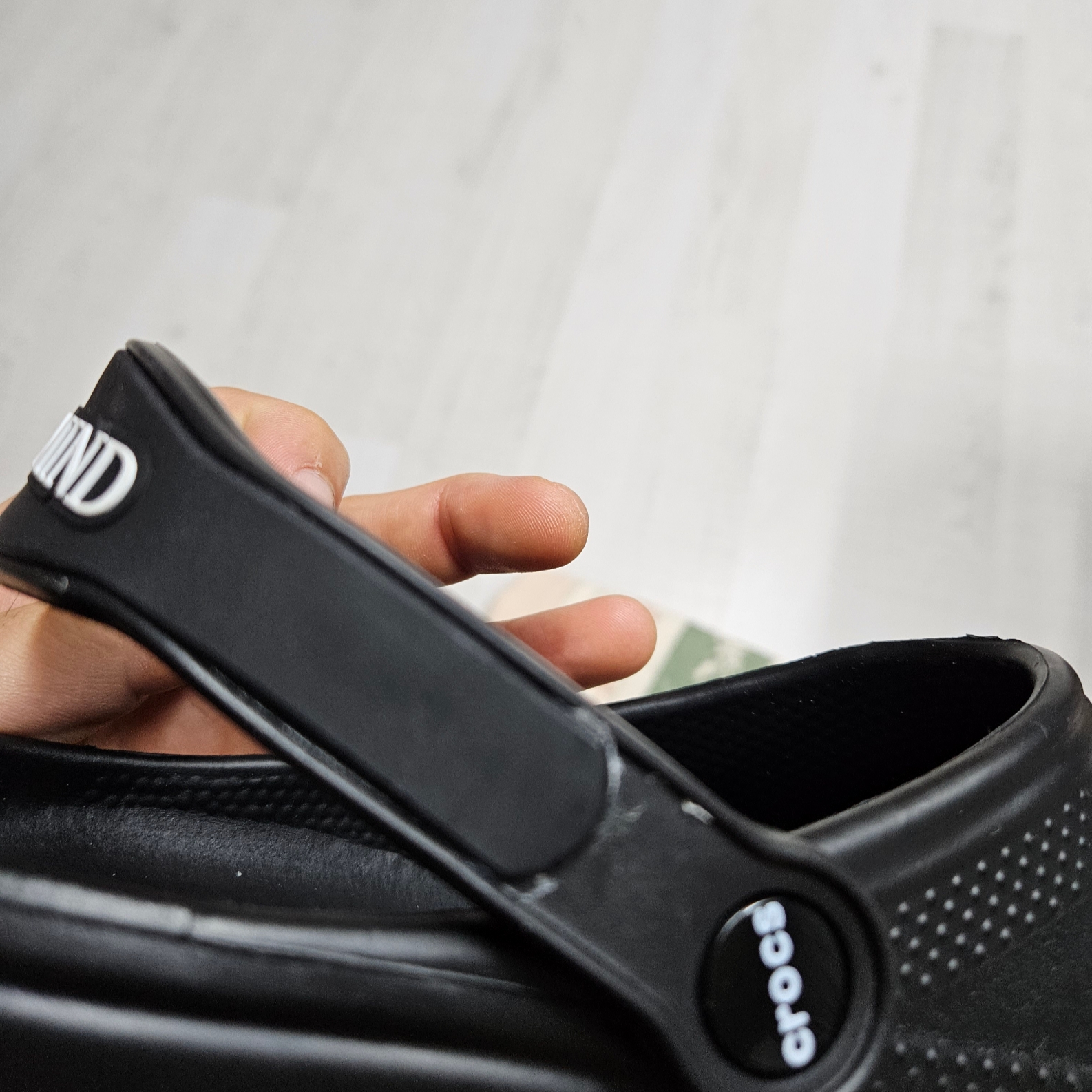 Crocs x Mastermind Classic Clog Black 착용 스타일 - 3