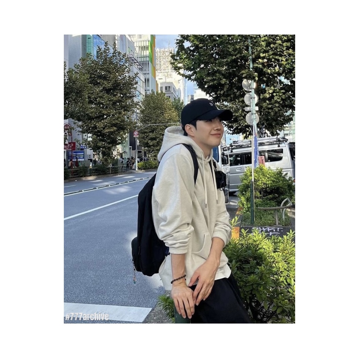 Ader Error Sig; TRS Tag Hoodie 01 Oatmeal 착용 스타일 - 2