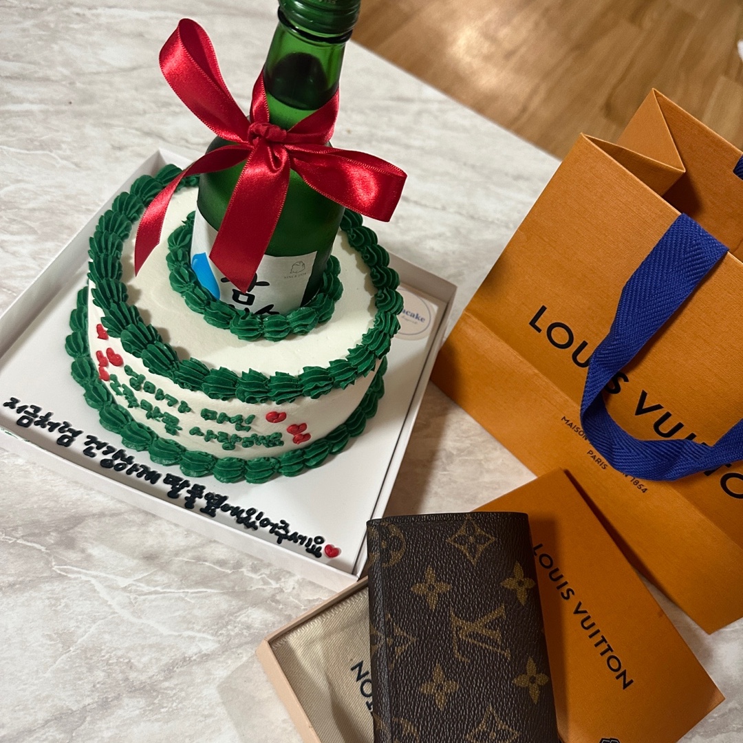 Louis Vuitton Envelope Business Card Holder Monogram 착용 스타일