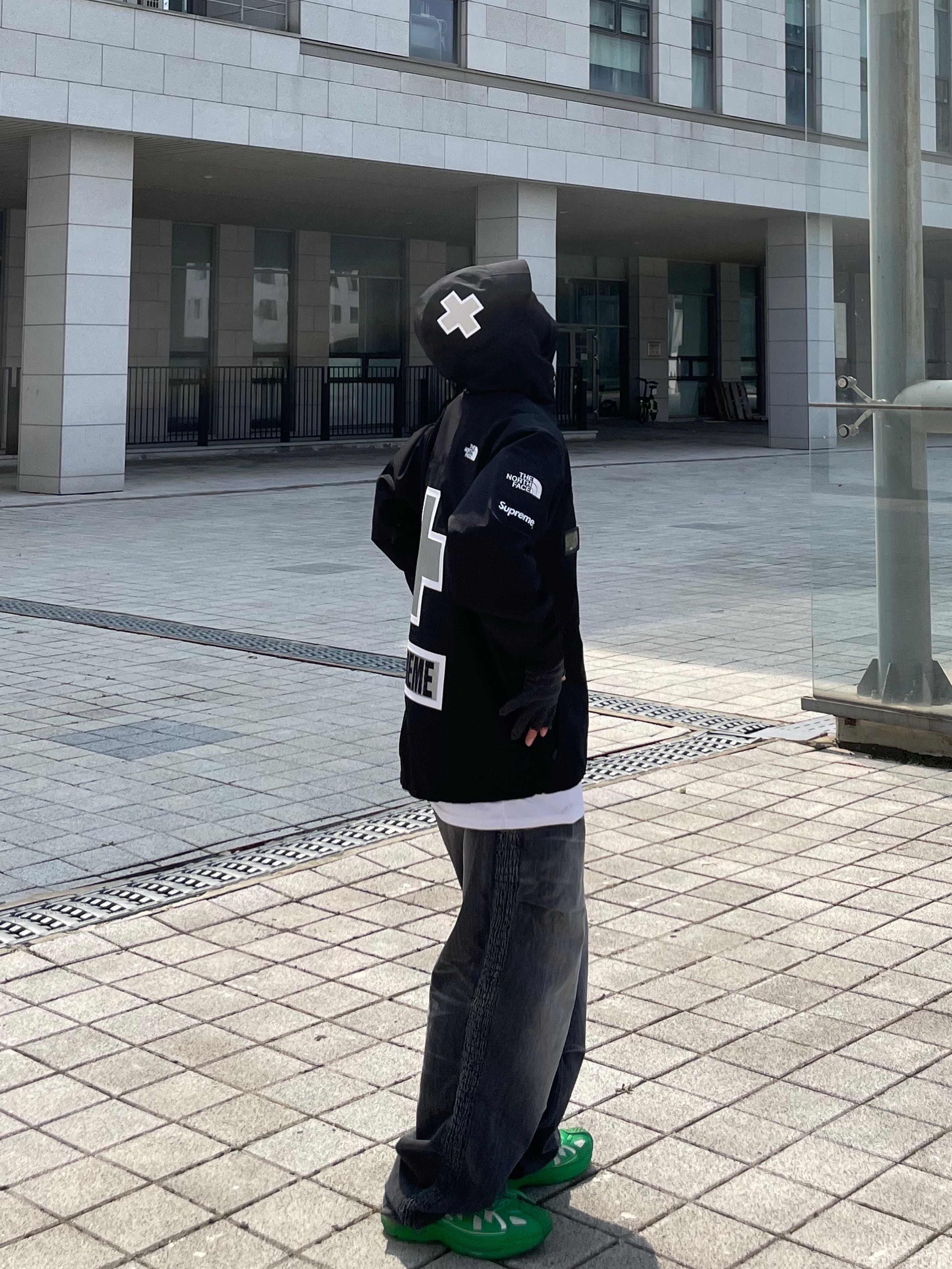 Supreme x The North Face Summit Series Rescue Mountain Pro Jacket Black - 22SS, [KREAM 단독] Etce Smocking Baggy Jean Grey 착용 스타일 - 1
