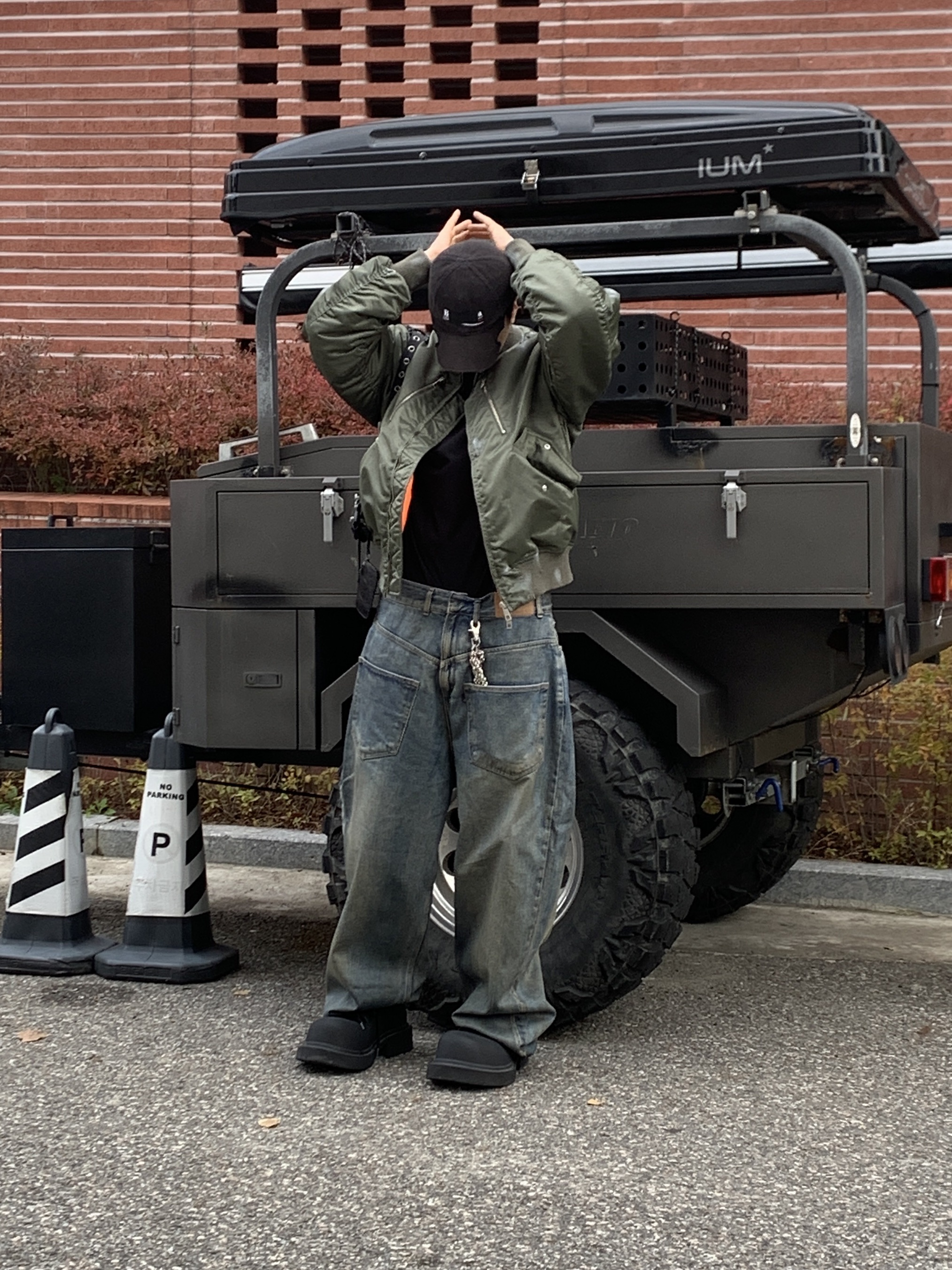Project G/R Coated Backward Denim Pants Blue, Balenciaga XL Army Boots Full Eva Black 착용 스타일 - 1