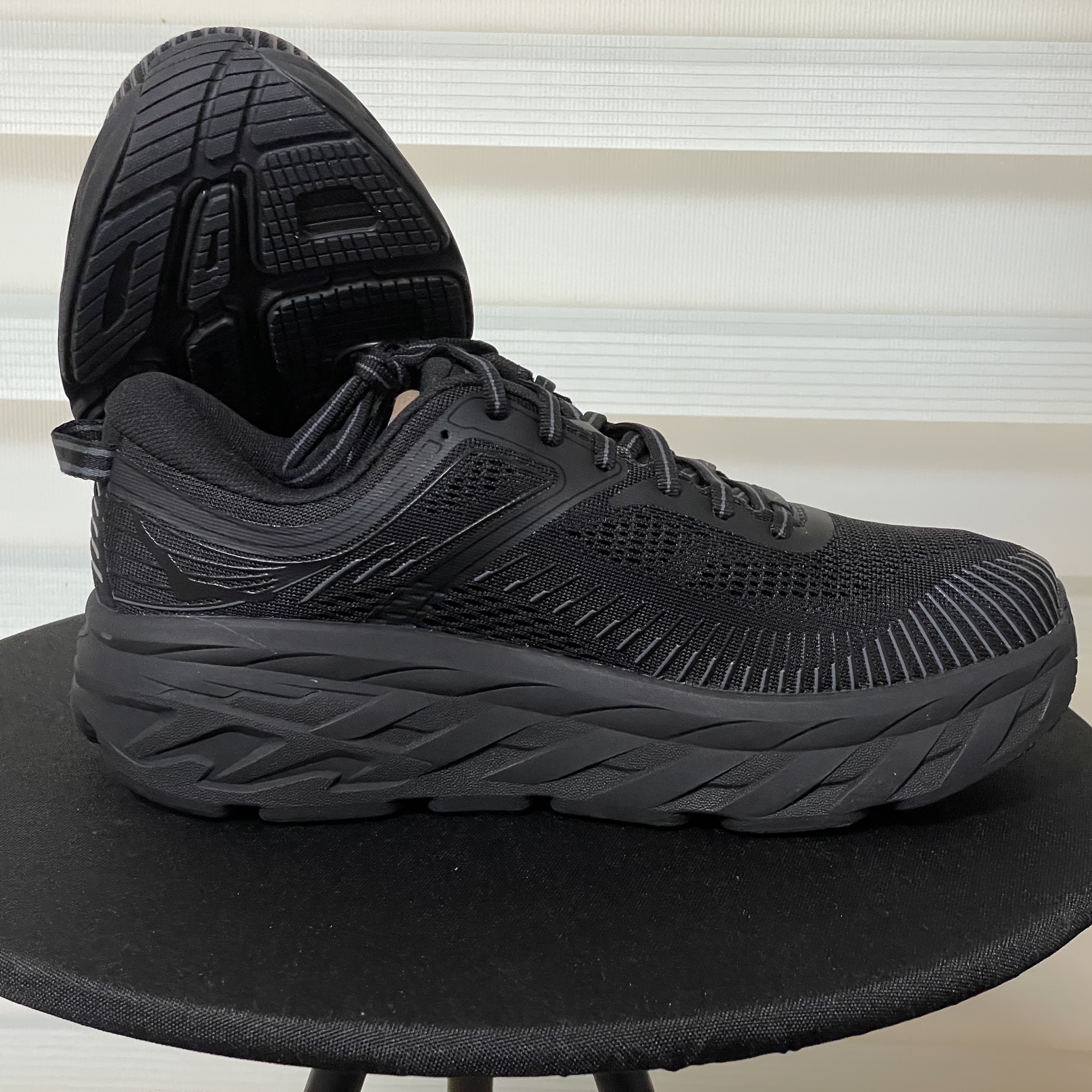 (W) Hoka Bondi 7 Black - Wide 착용 스타일