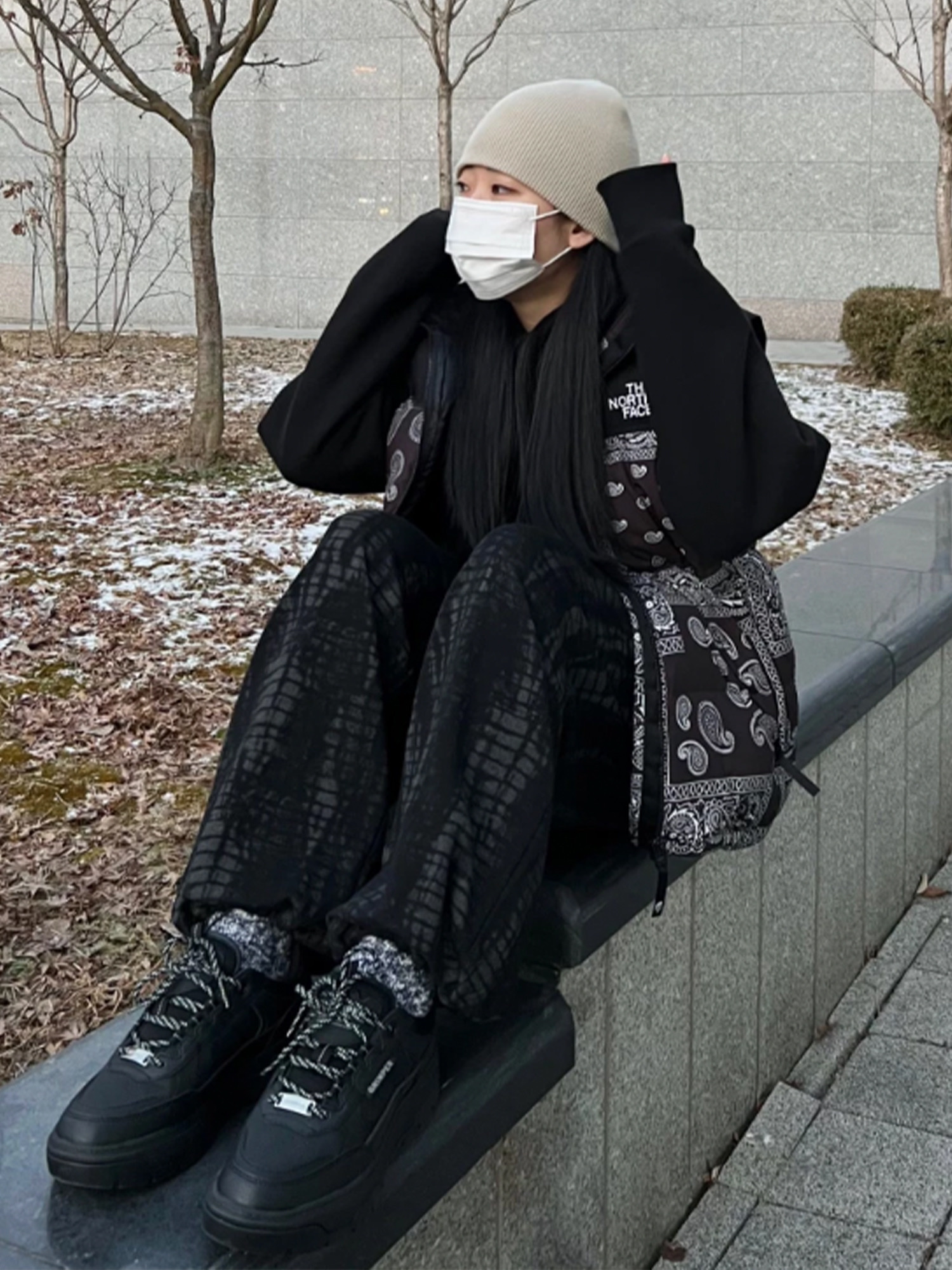 The North Face Nuptse Down Vest Black, Supreme x The North Face Studded Nuptse Vest Black - 21SS 착용 스타일 - 4