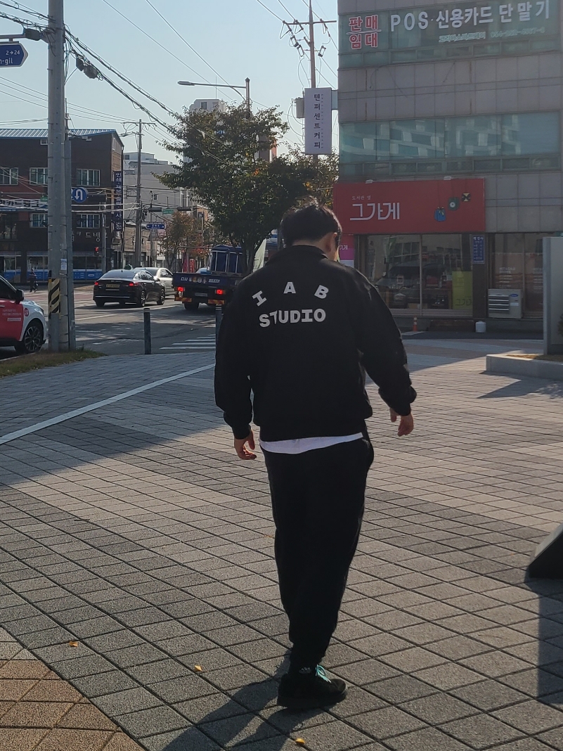 IAB Studio Half Zip-Up Black White, Nike x Undefeated Dunk Low SP 5 On It Black 착용 스타일