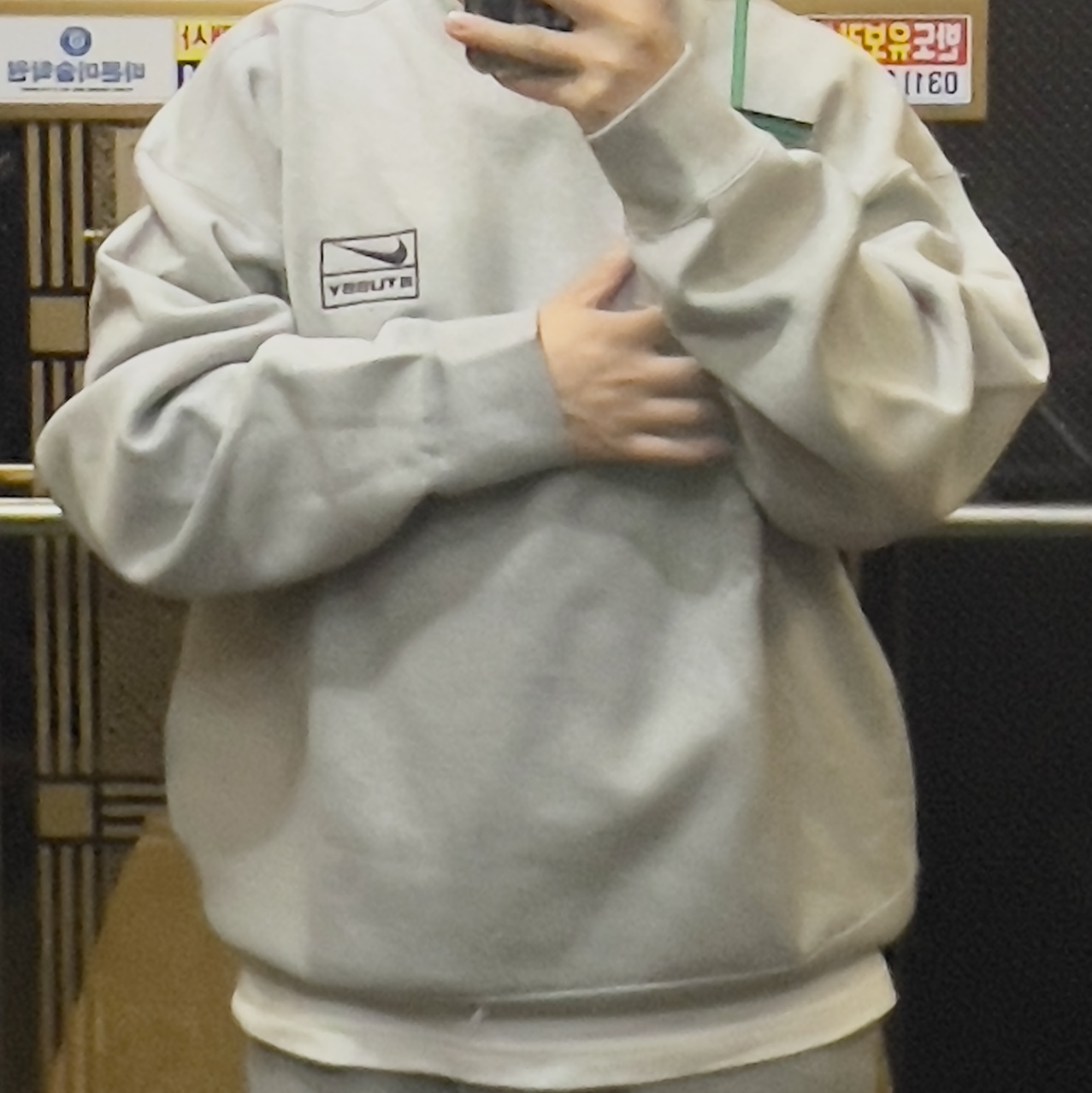 Nike x Stussy NRG Fleece Crewneck Dark Grey Heather (DO9337-063) 착용 스타일