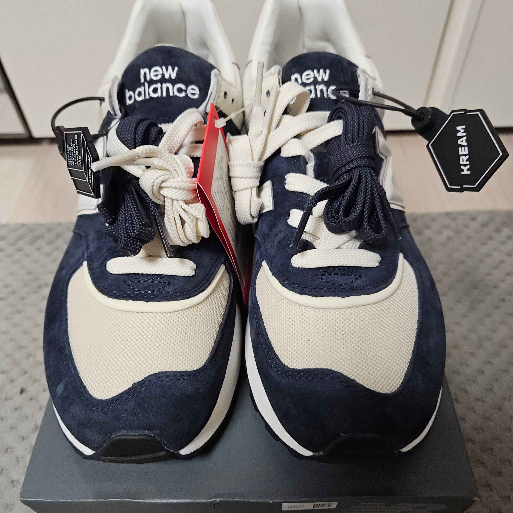 New Balance 574 Legacy Navy Blue 착용 스타일 - 1
