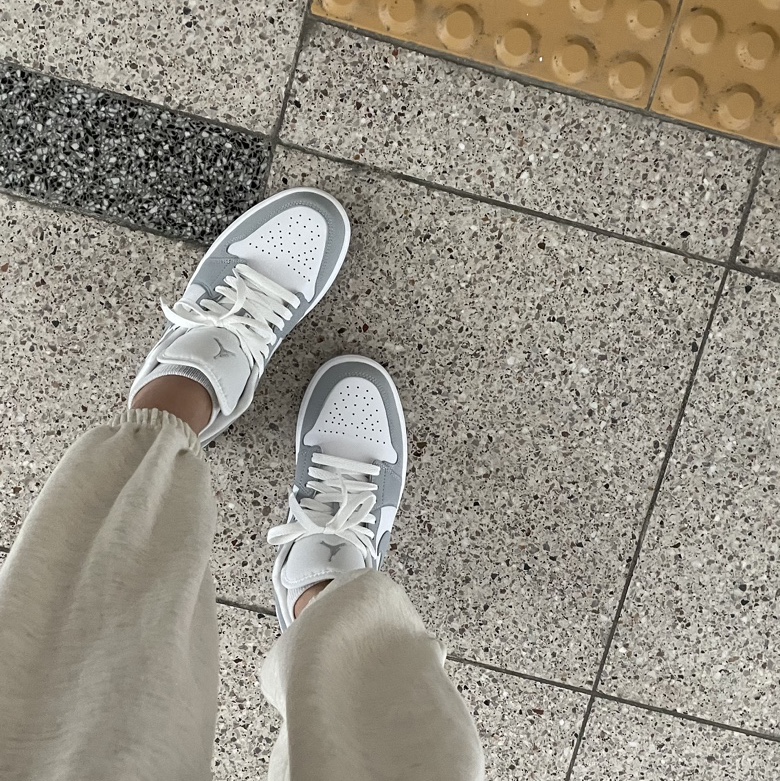 (W) Jordan 1 Low White Wolf Grey 착용 스타일