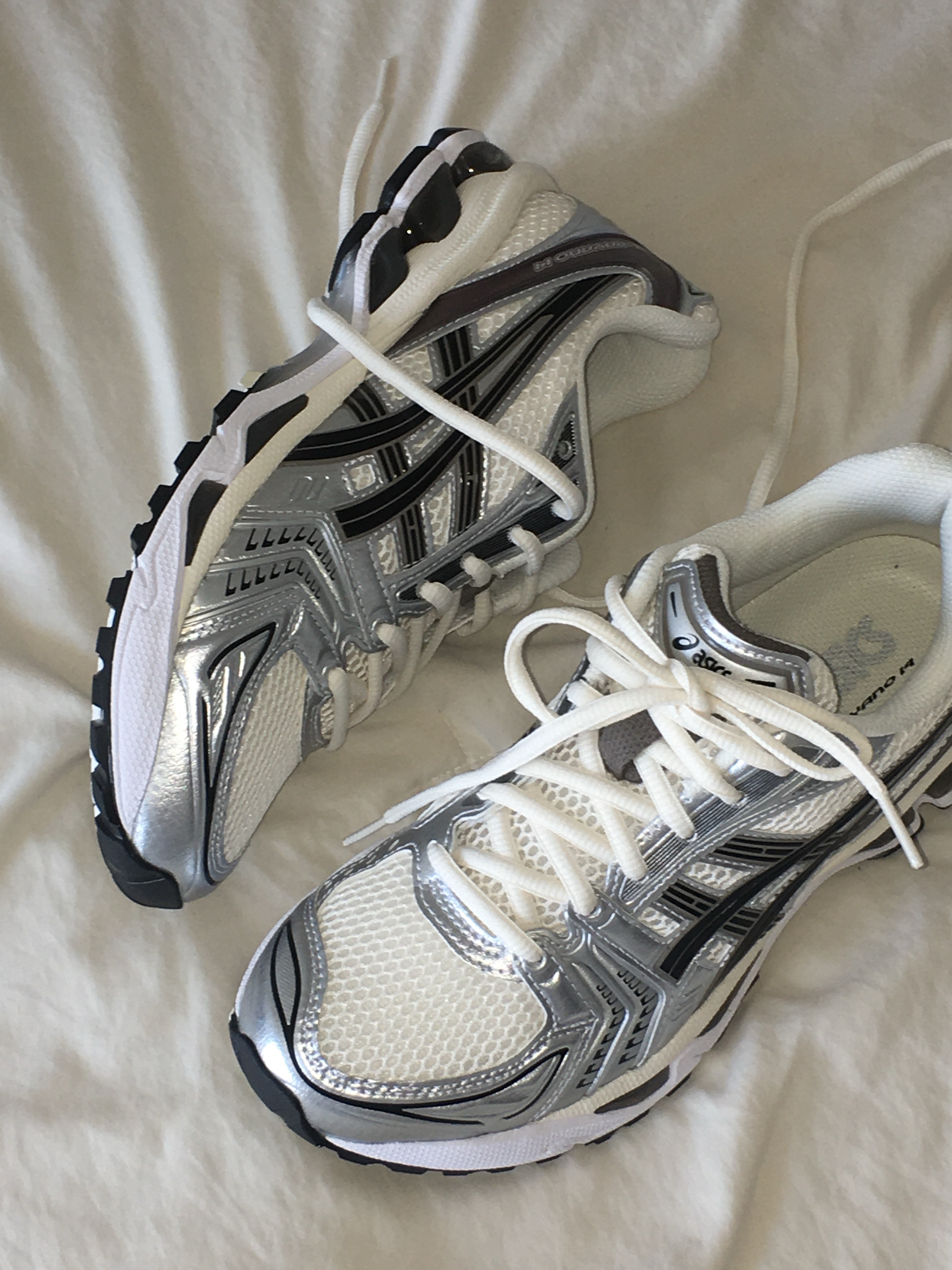 Asics Gel-Kayano 14 Cream Black 착용 스타일 - 3