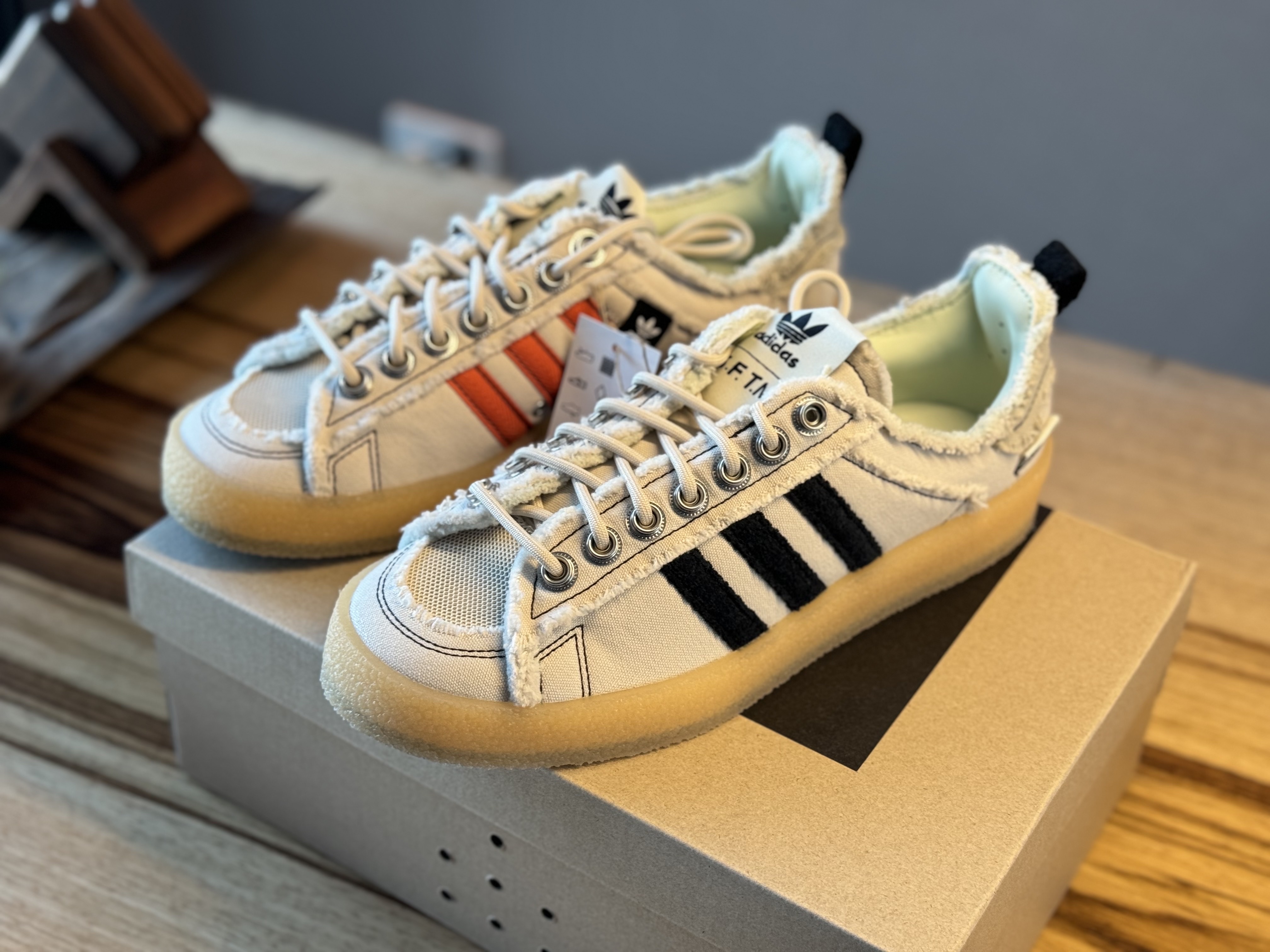 Adidas x Song for the Mute Campus 80s Bliss Core Black 착용 스타일 - 2