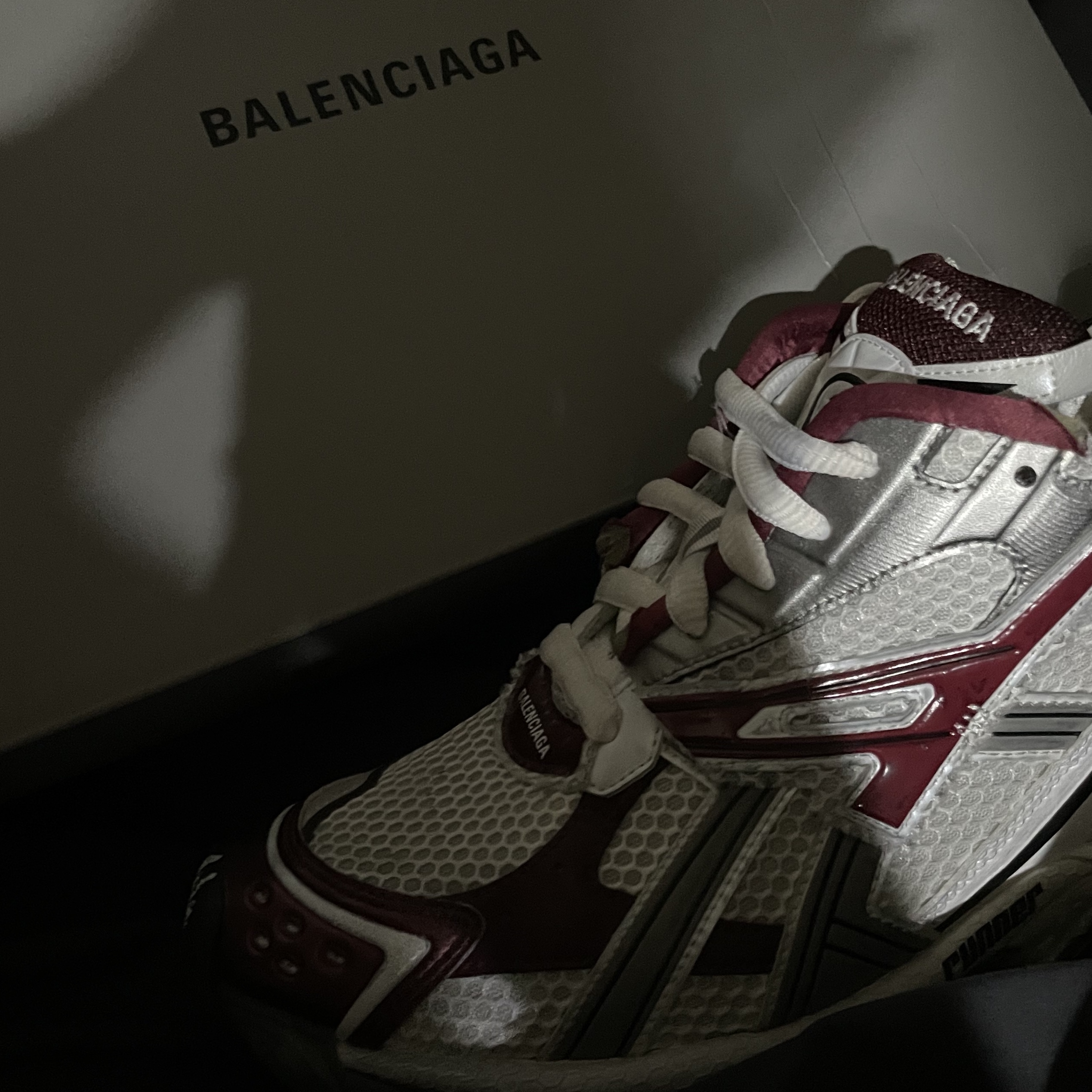 Balenciaga Runner Sneakers Grey Burgundy 착용 스타일