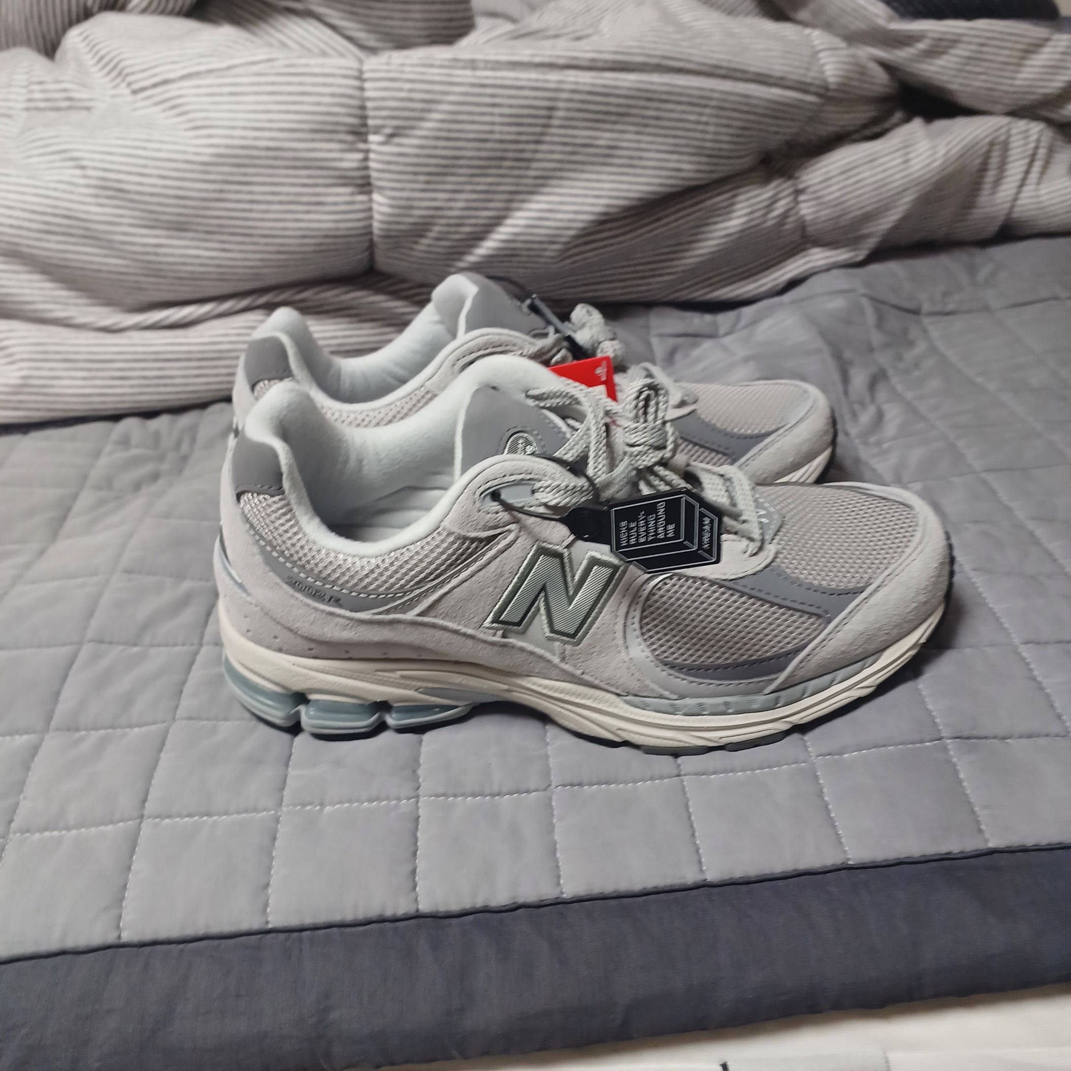New Balance 2002R T2 Gray 착용 스타일 - 7