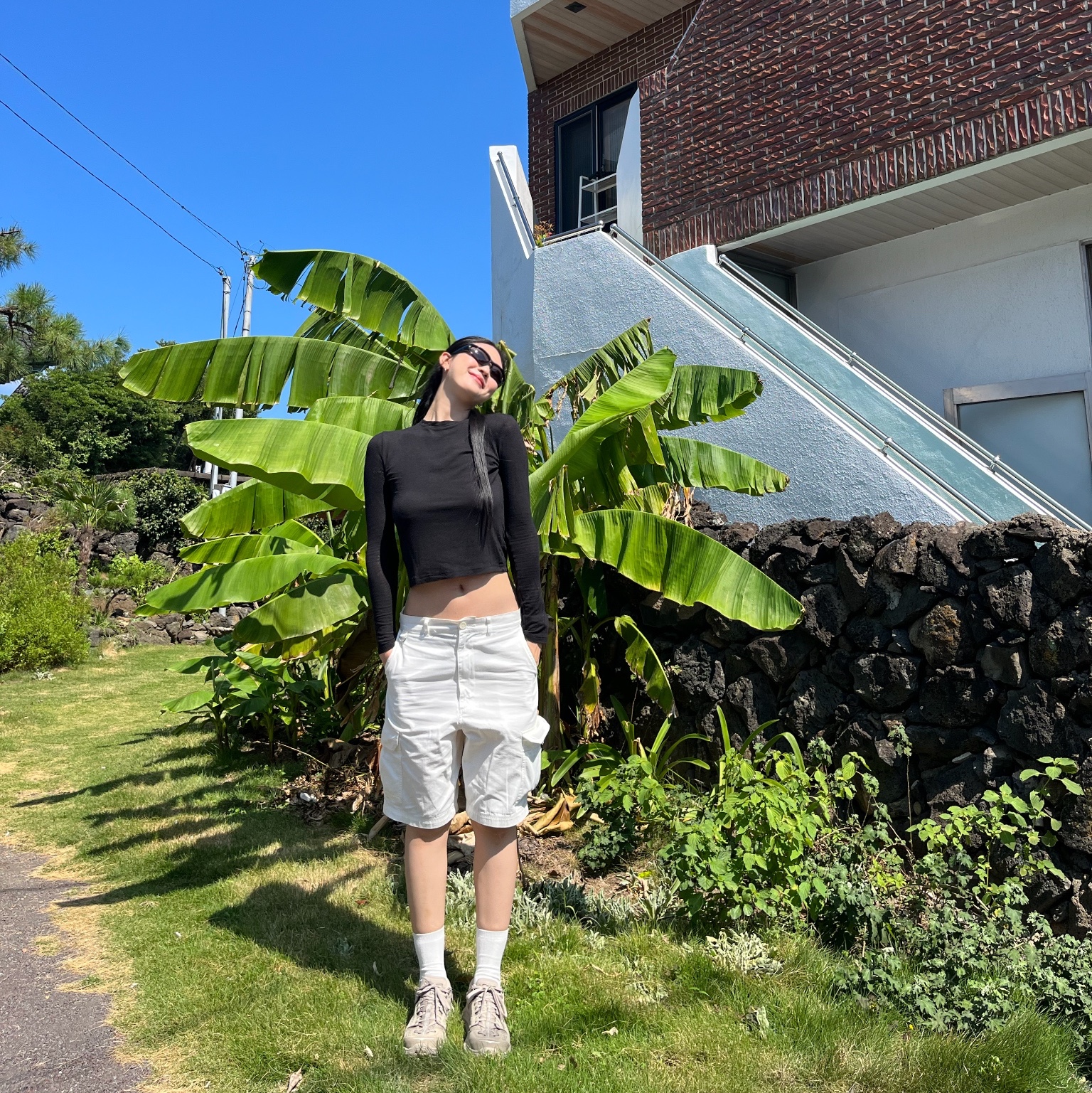 Hoka Tor Ultra Low WP JP Simply Taupe, Balenciaga Swift Oval Sunglasses Black 착용 스타일