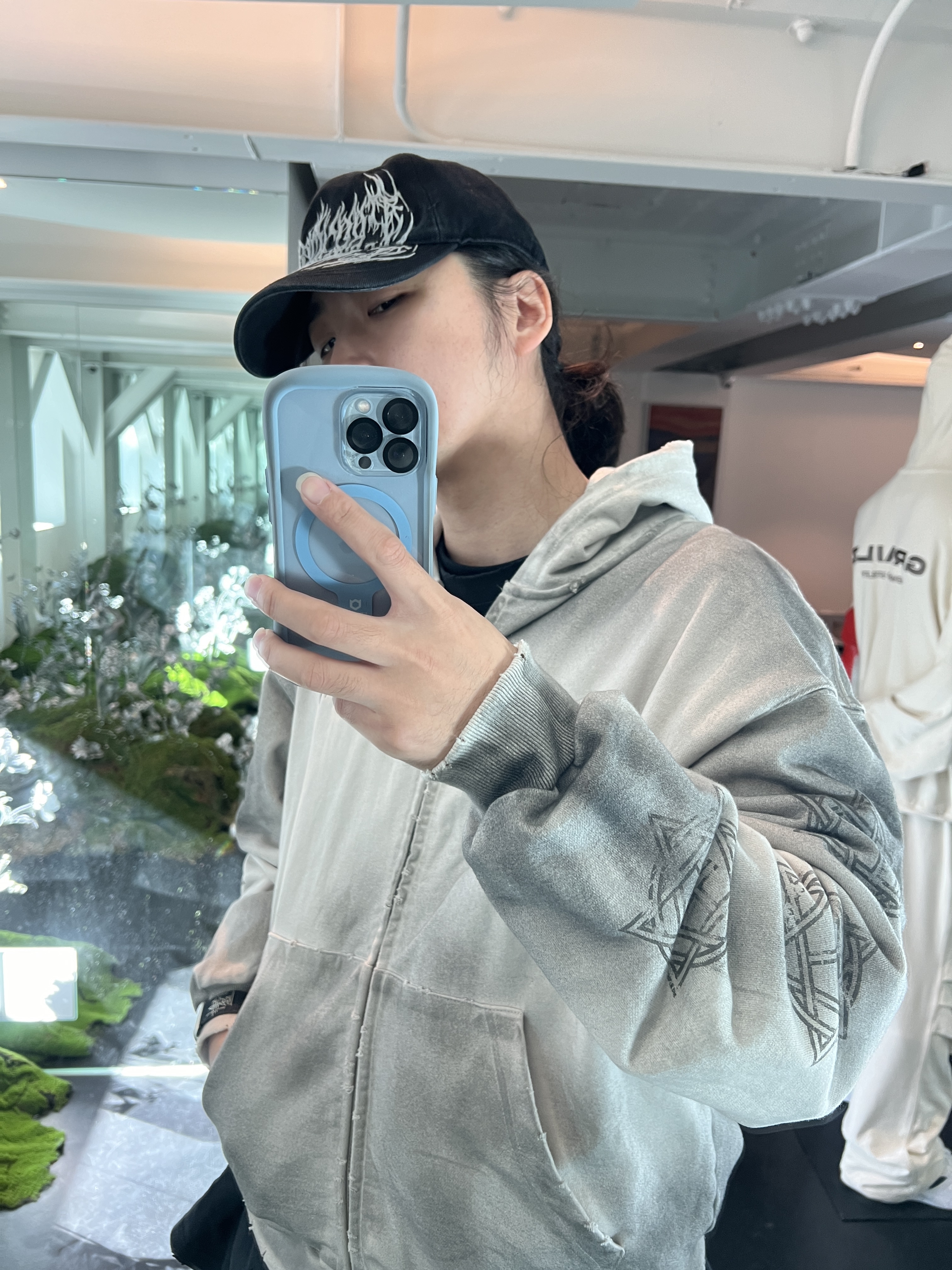 Project G/R Furious Logo Applique Zip Hoodie Grey - 10 Corso Como Exclusive, Project G/R Metalic Logo Cap Black 착용 스타일 - 1