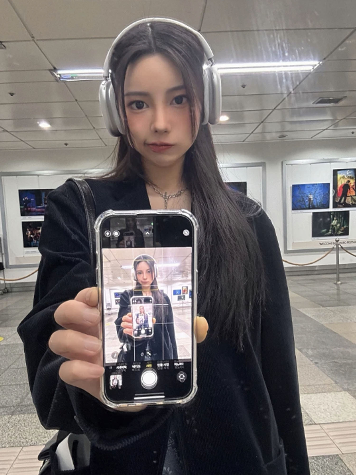 Apple AirPods Max Lightning Silver (Korean Ver.), Nike x Stussy NRG ZR Fleece Crewneck Heather Grey - Asia 착용 스타일 - 4