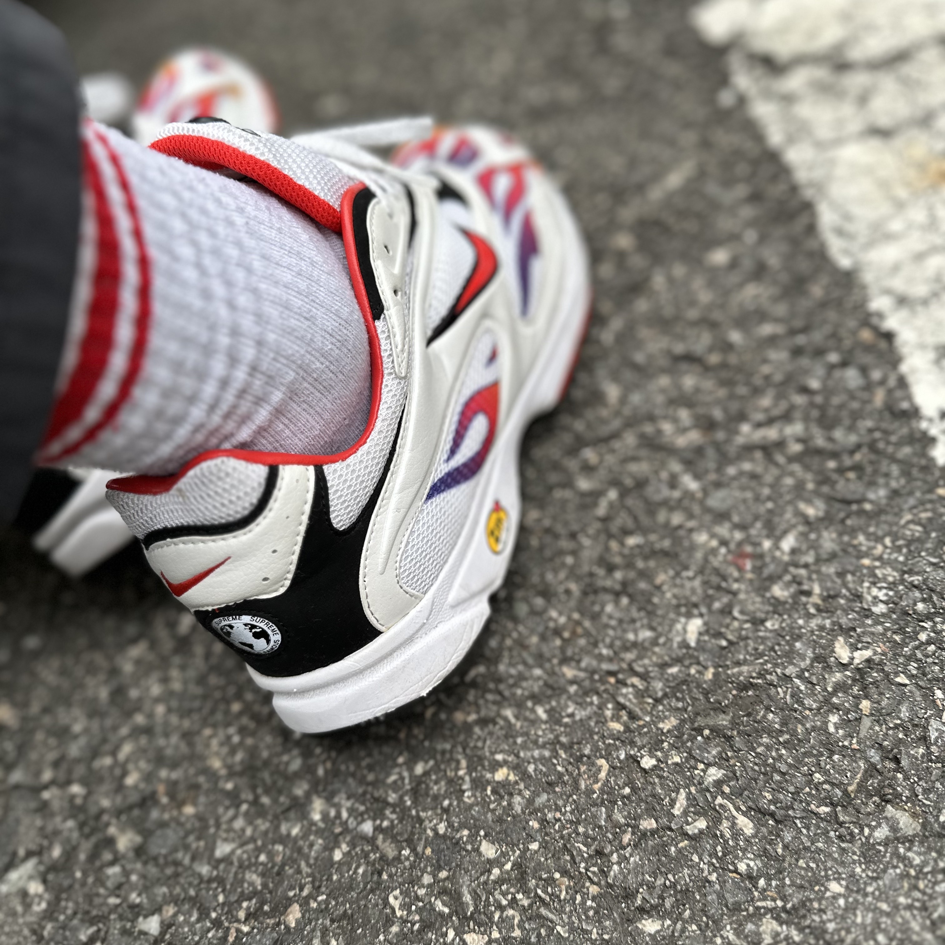 Nike x Supreme Zoom Streak Spectrum Plus White 착용 스타일 - 3