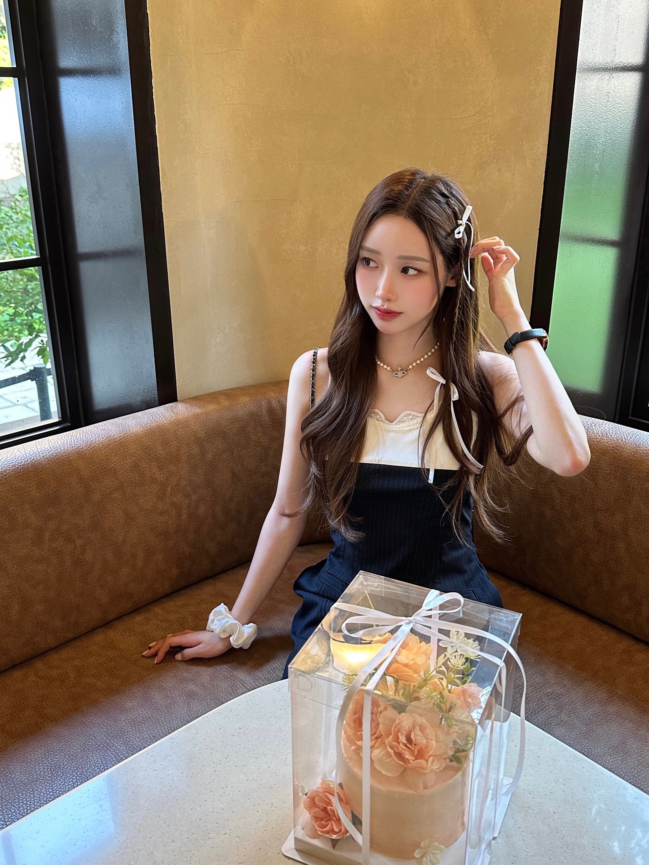 Chanel Small Gabrielle Backpack Aged Calfskin & Gold Silver Black, Vivienne Westwood Mini Bas Relief Choker Silver 착용 스타일 - 2