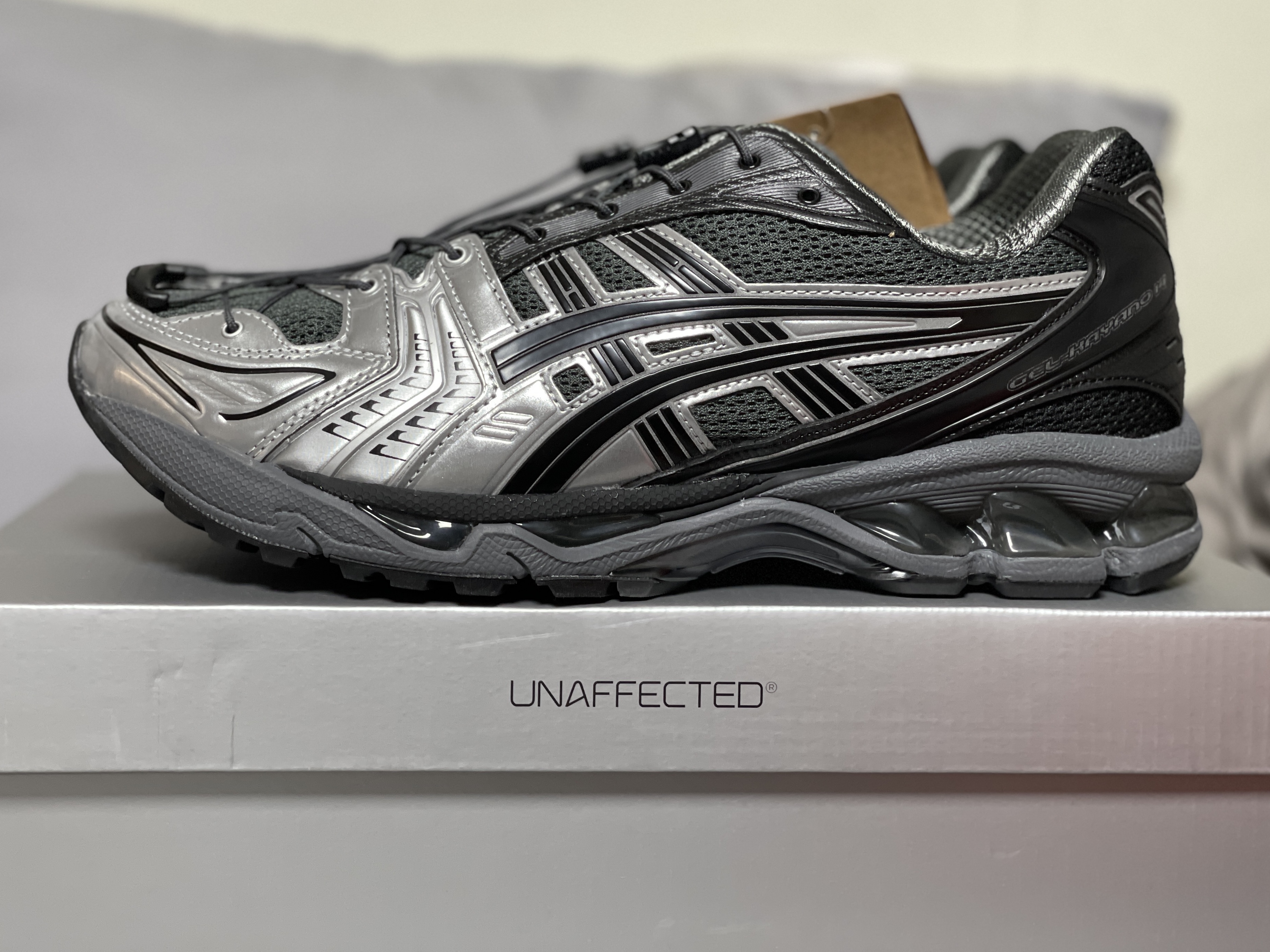 Asics x Unaffected Gel-Kayano 14 Silver Moon 착용 스타일 - 2