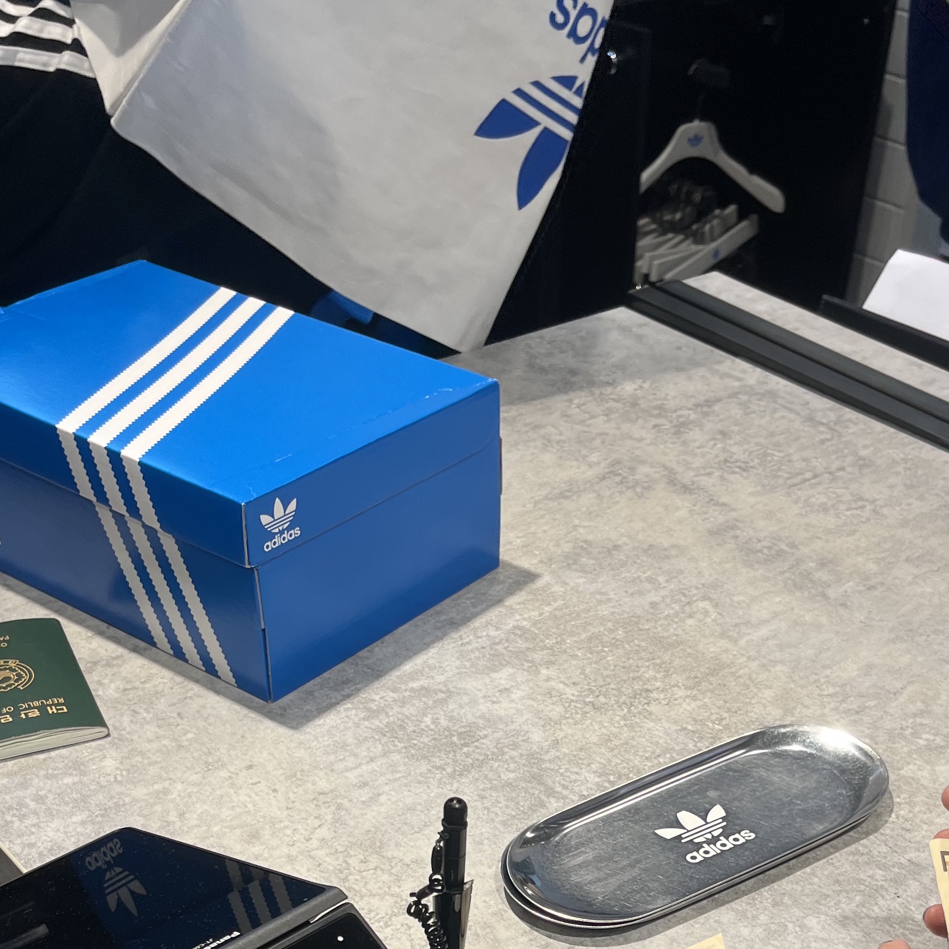 Adidas Puffylette Samba Core Black, Adidas Puffylette Superstar Cloud White 착용 스타일 - 3
