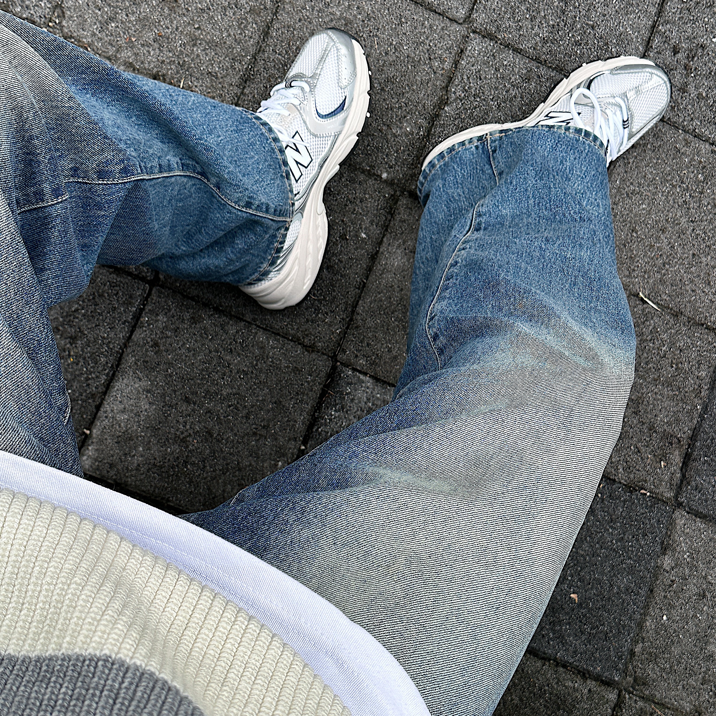 New Balance 530 Steel Grey 착용 스타일 - 1