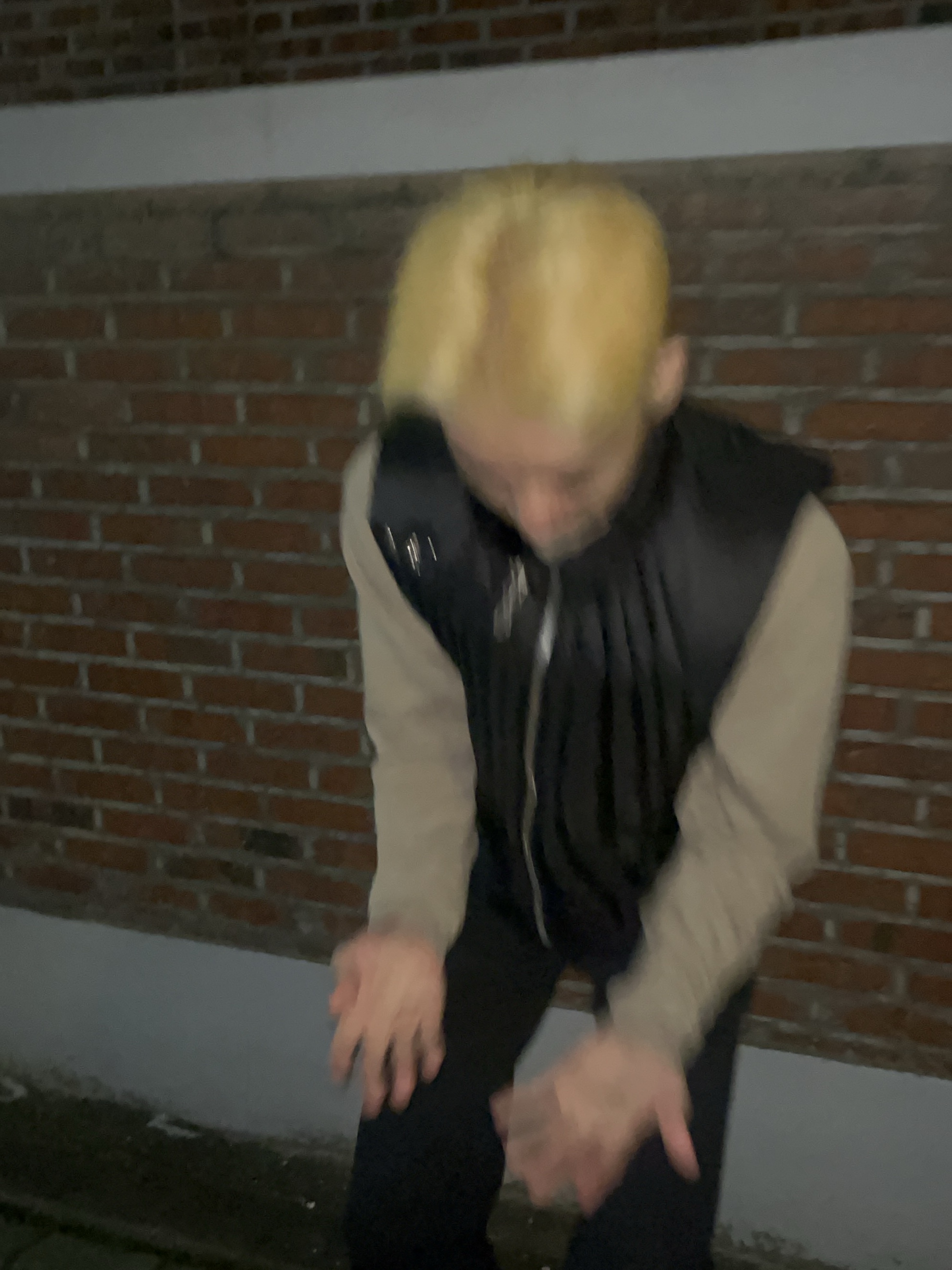 Thug Club Cave Down Vest Black 착용 스타일 - 2