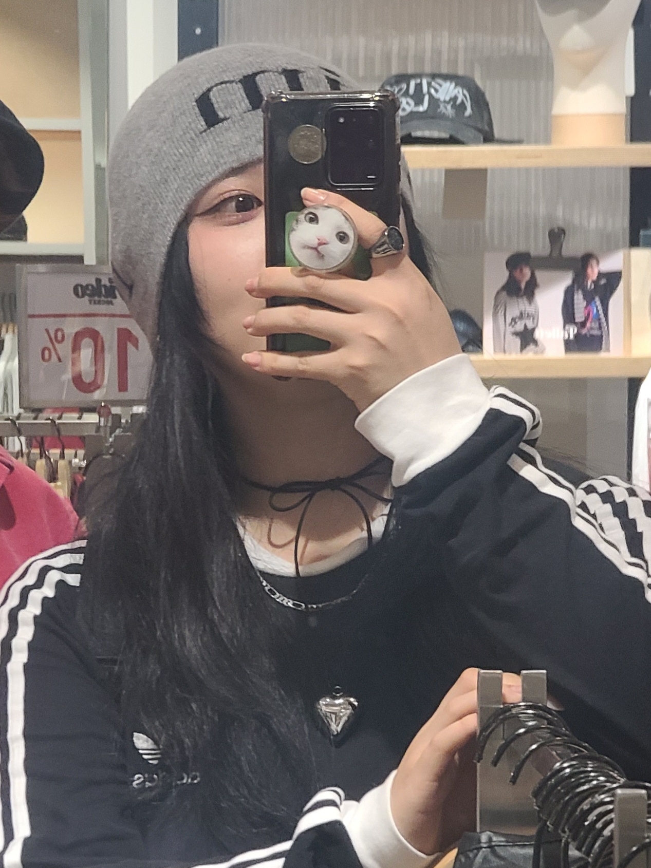 Matin Kim Logo Jacquard Short Beanie Grey 착용 스타일 - 2
