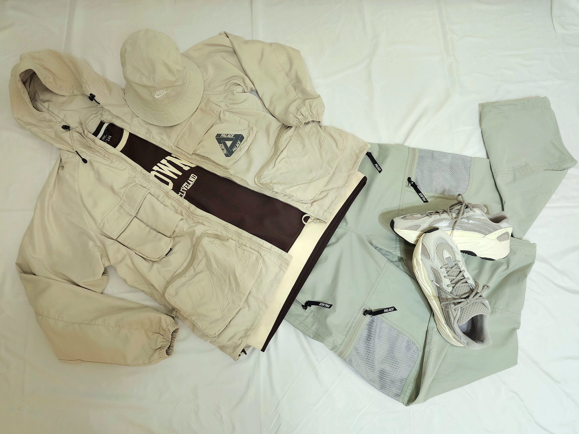 Nike Futura Washed Bucket Hat Dark Driftwood, Palace Pal Is Ace Jacket Stone - 21SS 착용 스타일 - 4