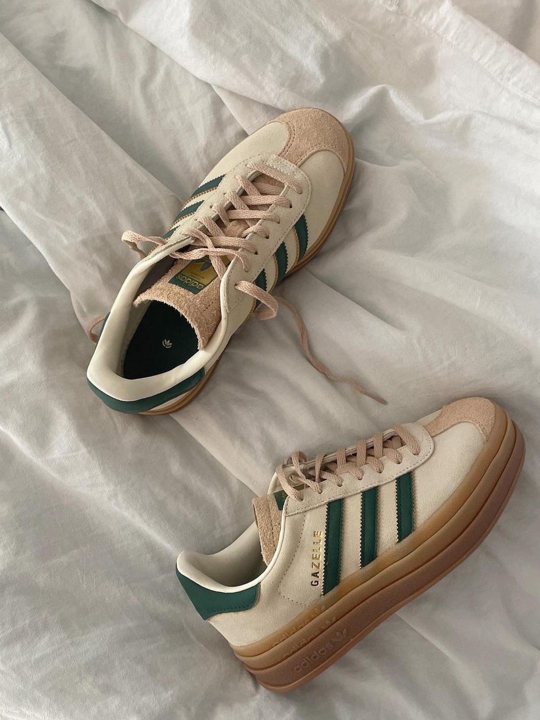 (W) Adidas Gazelle Bold Cream White Collegiate Green 착용 스타일 - 3