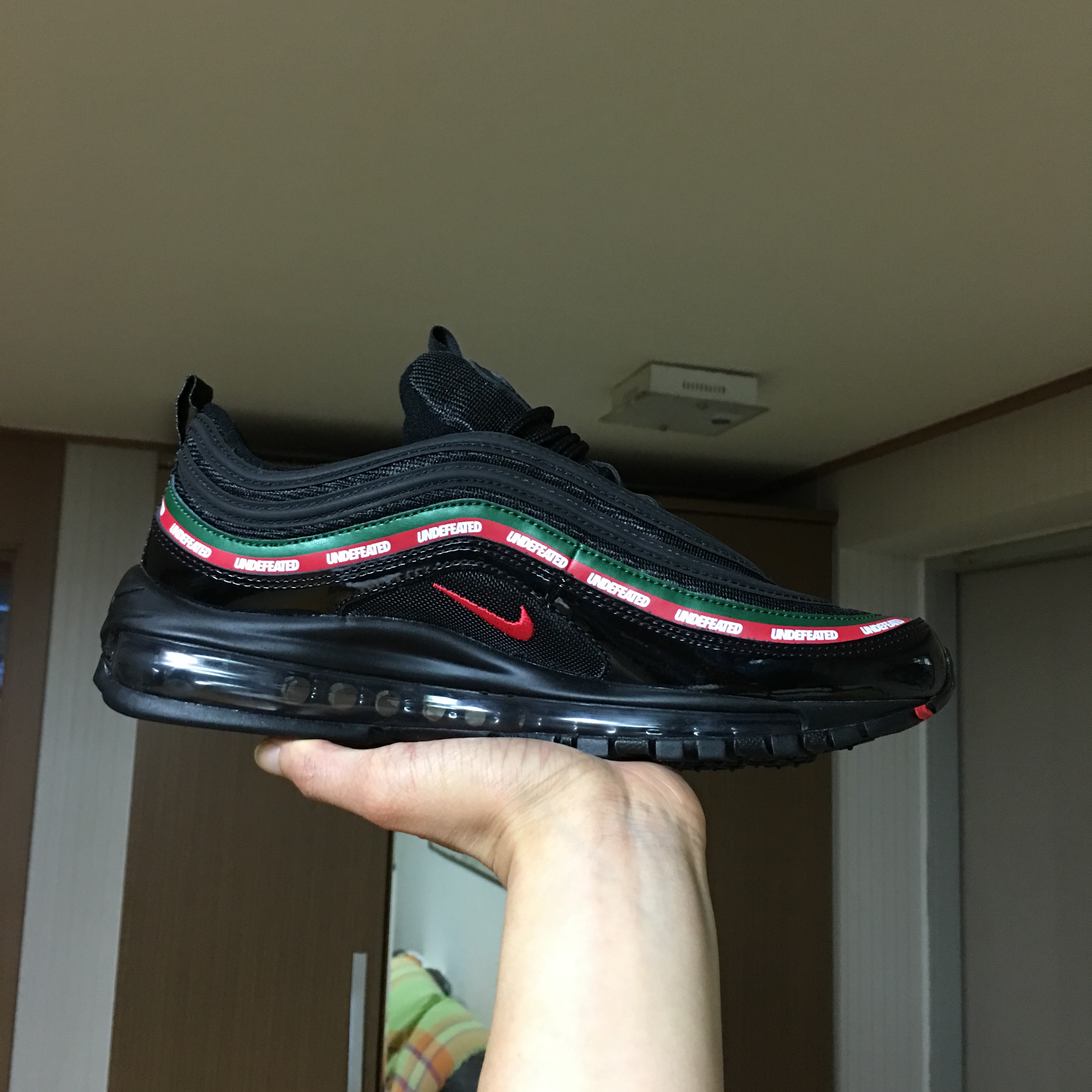 Nike x Undefeated Air Max 97 Black 착용 스타일