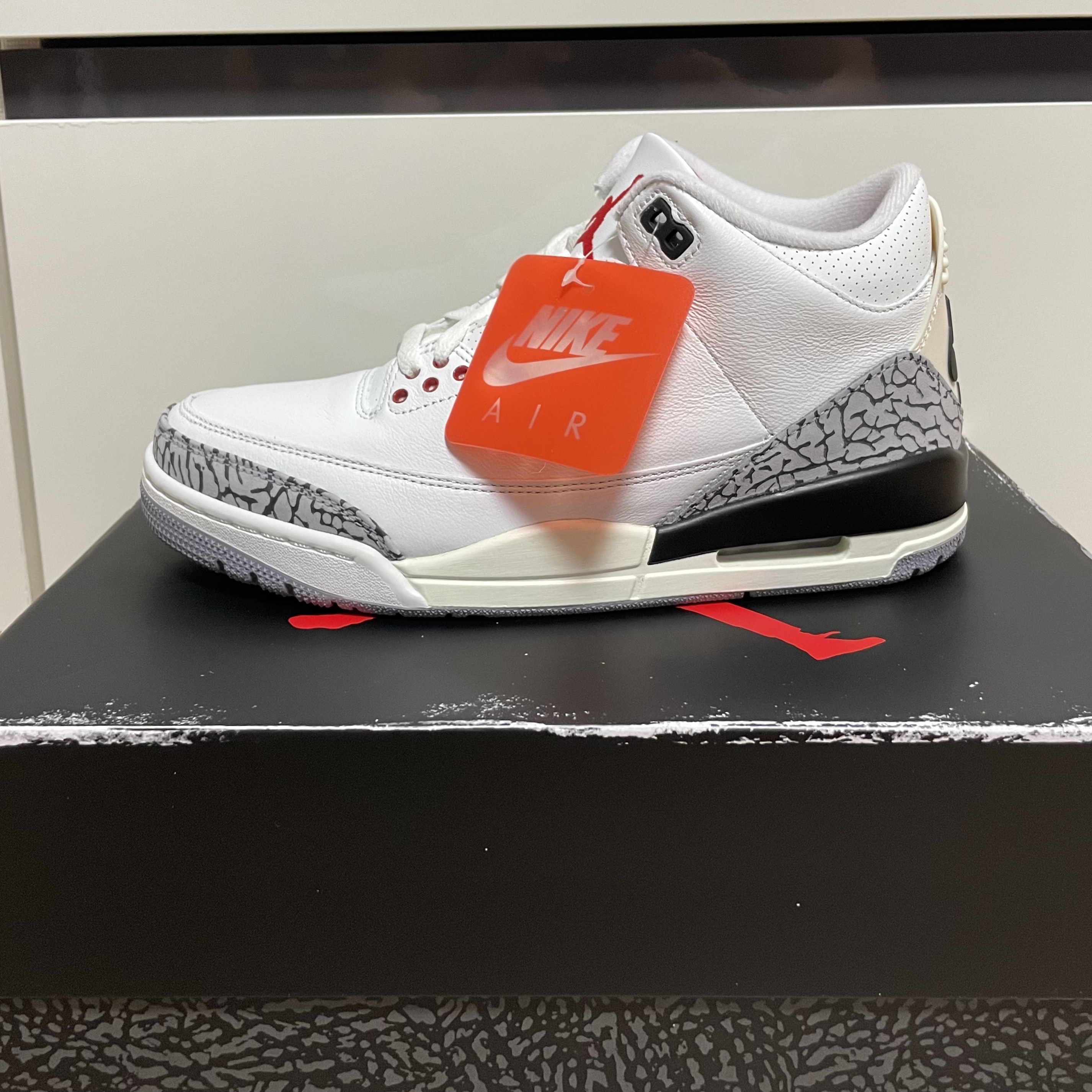 Jordan 3 Retro White Cement Reimagined 착용 스타일 - 1