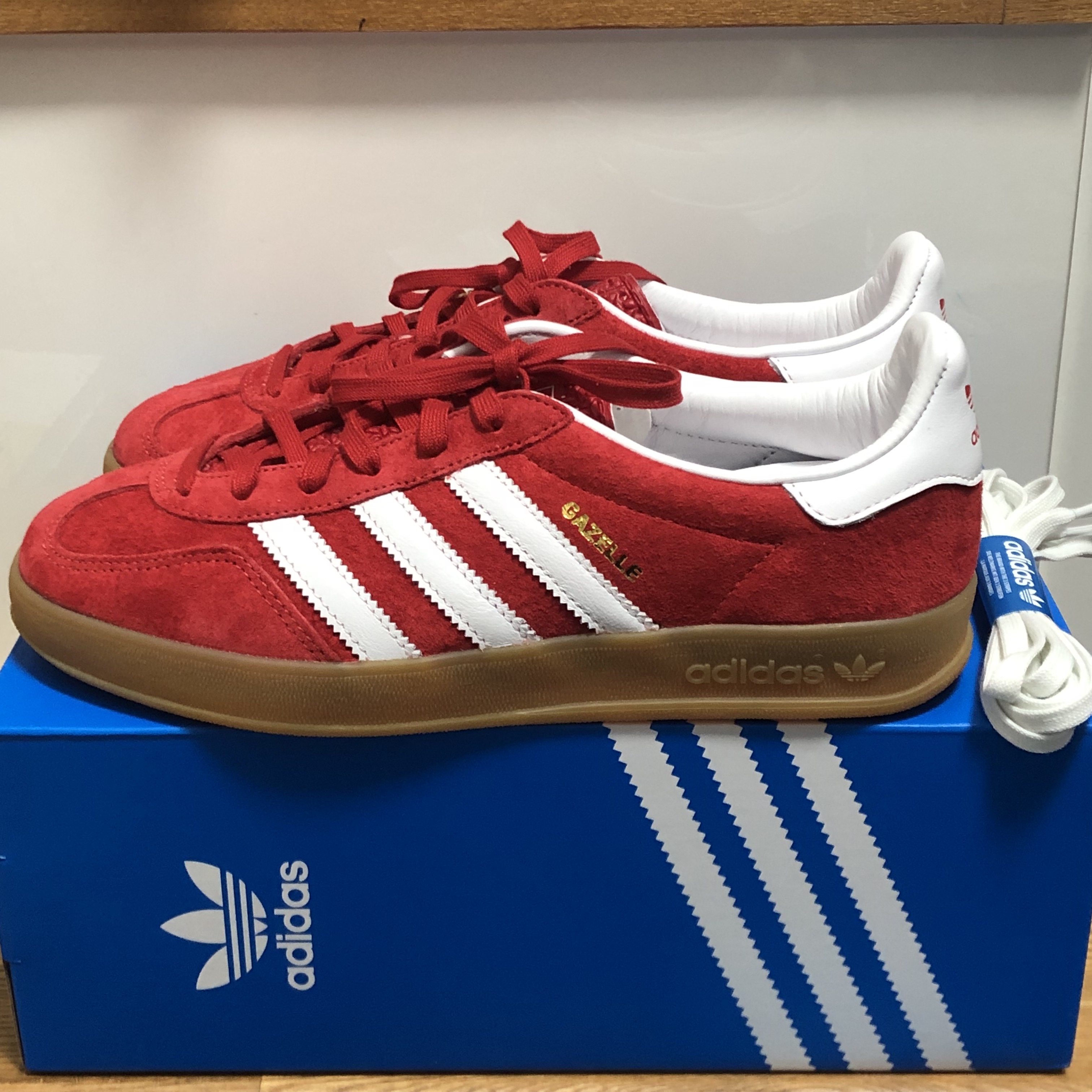 Adidas Gazelle Indoor Scarlet 착용 스타일