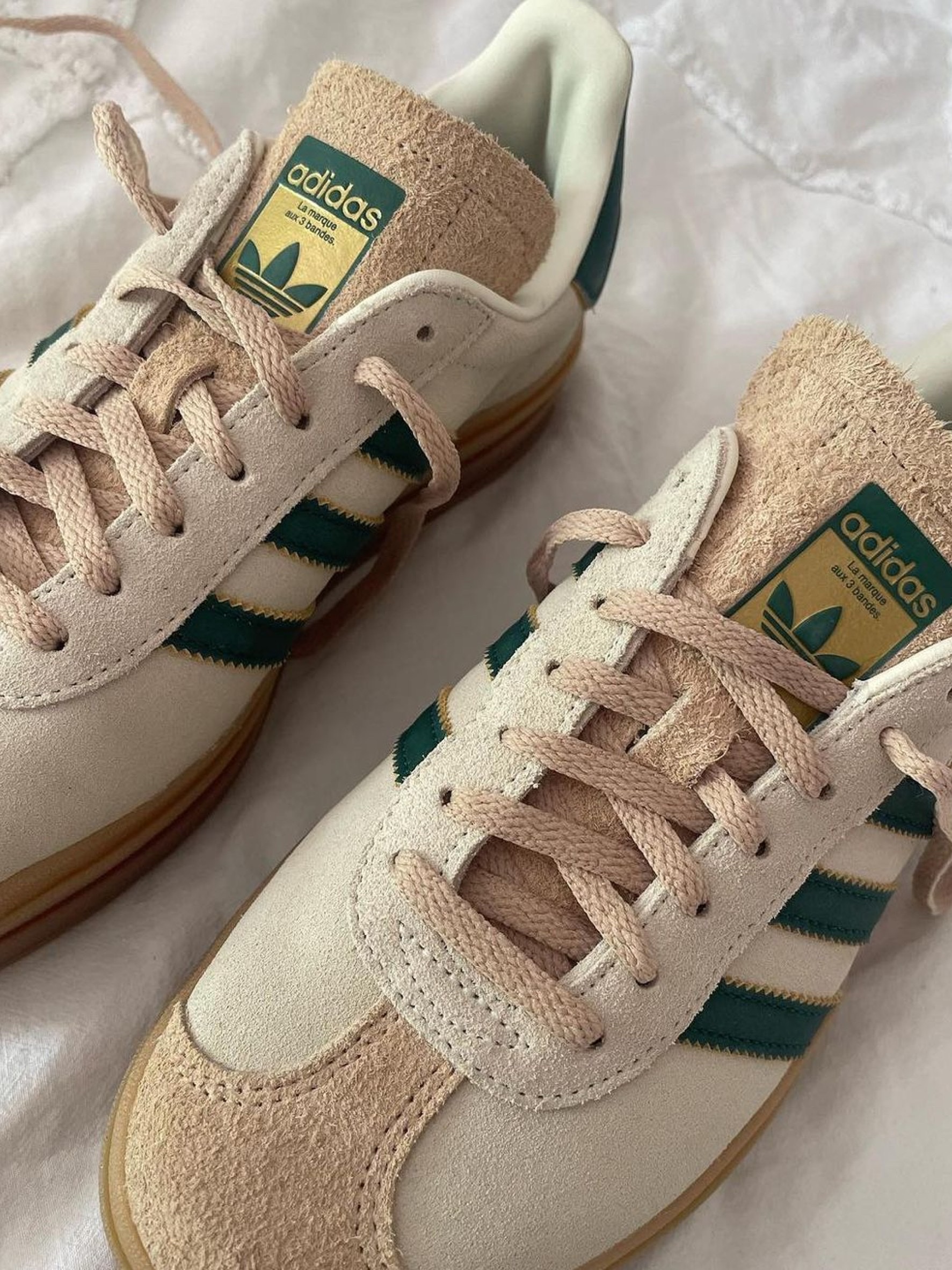 (W) Adidas Gazelle Bold Cream White Collegiate Green 착용 스타일 - 5