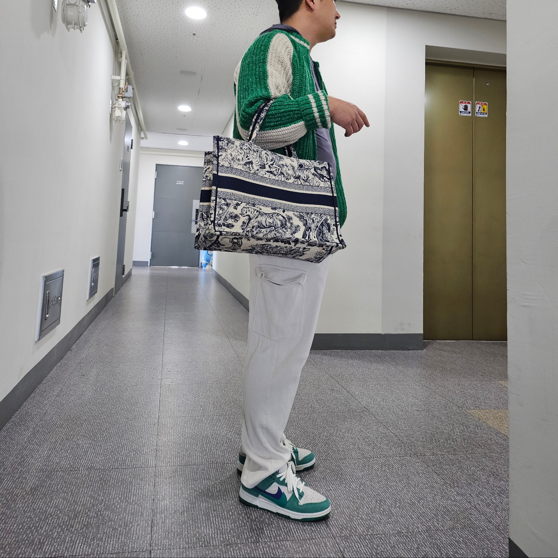(W) Nike Dunk Low SE 85 Neptune Green and Sail 착용 스타일
