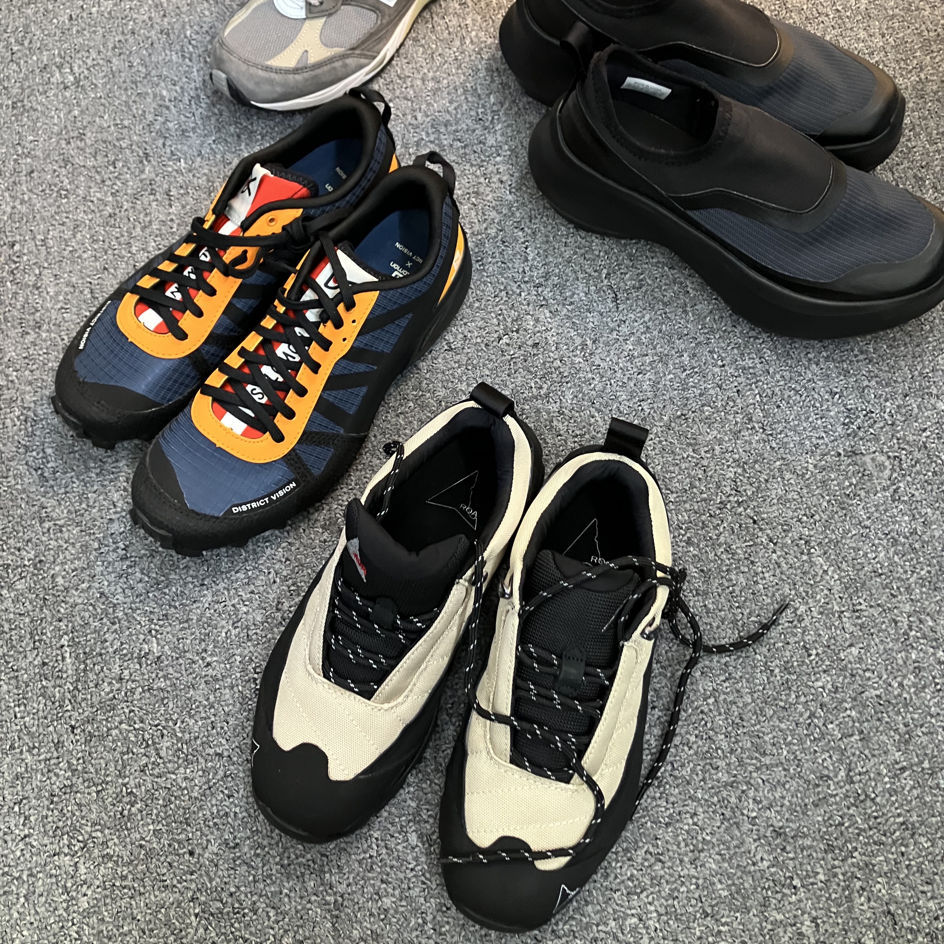 Salomon x Comme des Garcons Slip-On Platform Black, Roa Hiking Katharina Ecostep Vibram Sole Sand 착용 스타일